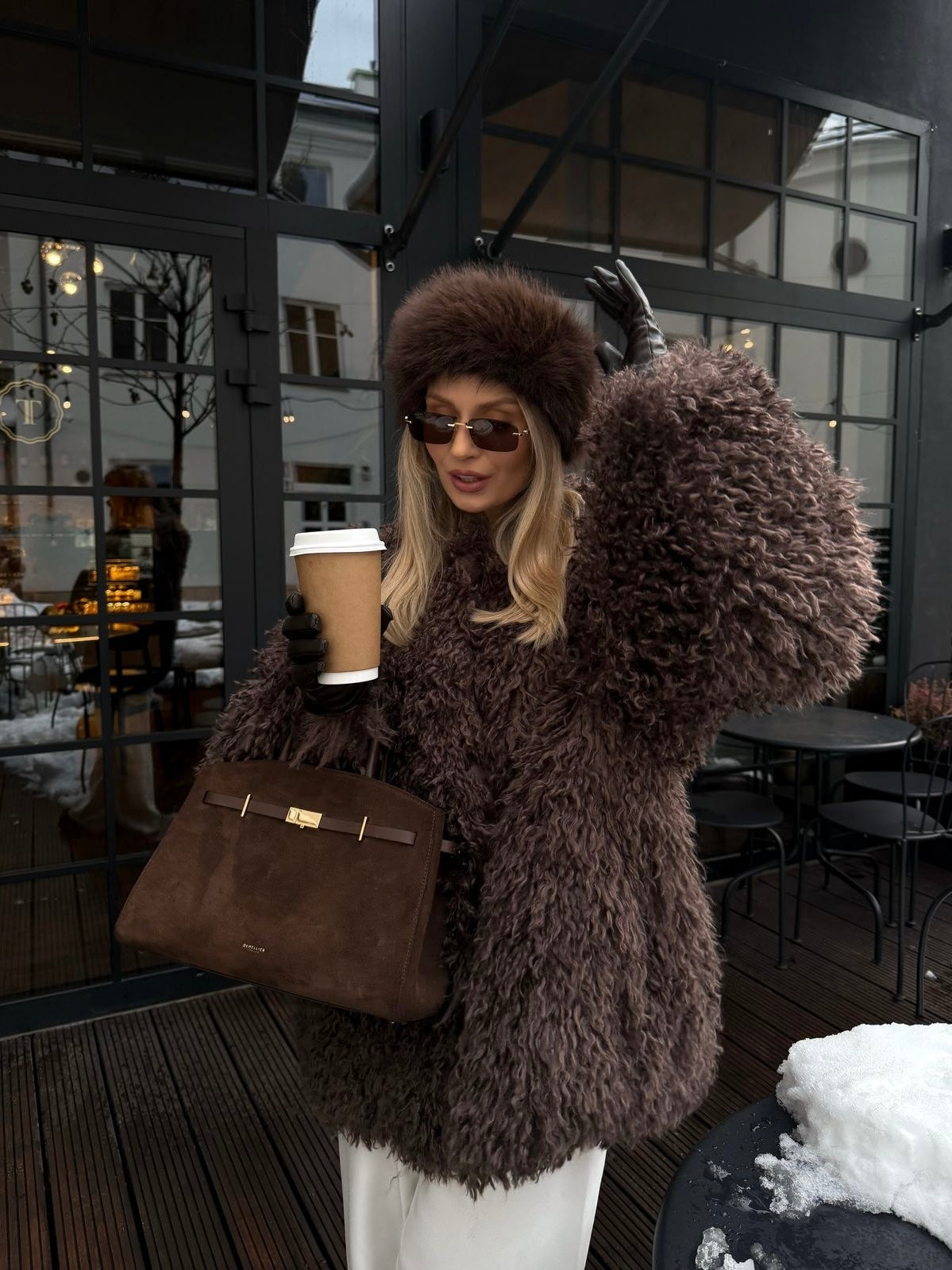 Hana | Veste tendance en fausse fourrure Brun | FormaLuxe