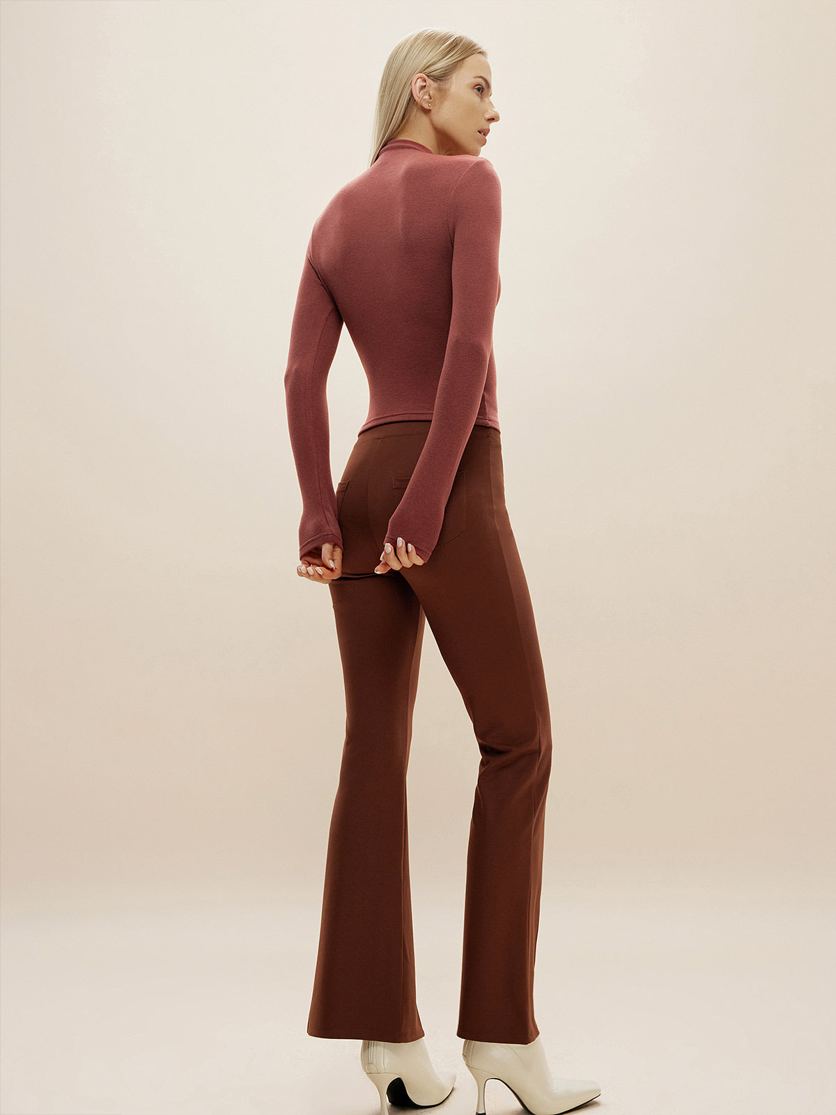 Haut court thermique brossé à col montant Eco-Mousse™ Argile de Géorgie – Women > Tops > Shirts&Tops | FormaLuxe