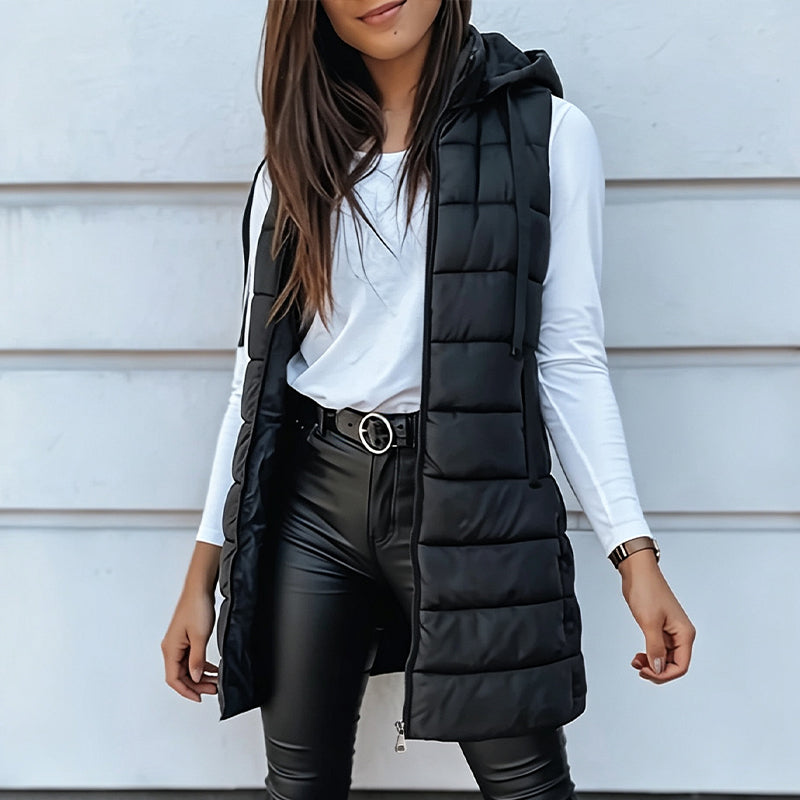 Lange Steppweste Damen mit Kapuze Mathilda in Schwarz – FormaLuxe