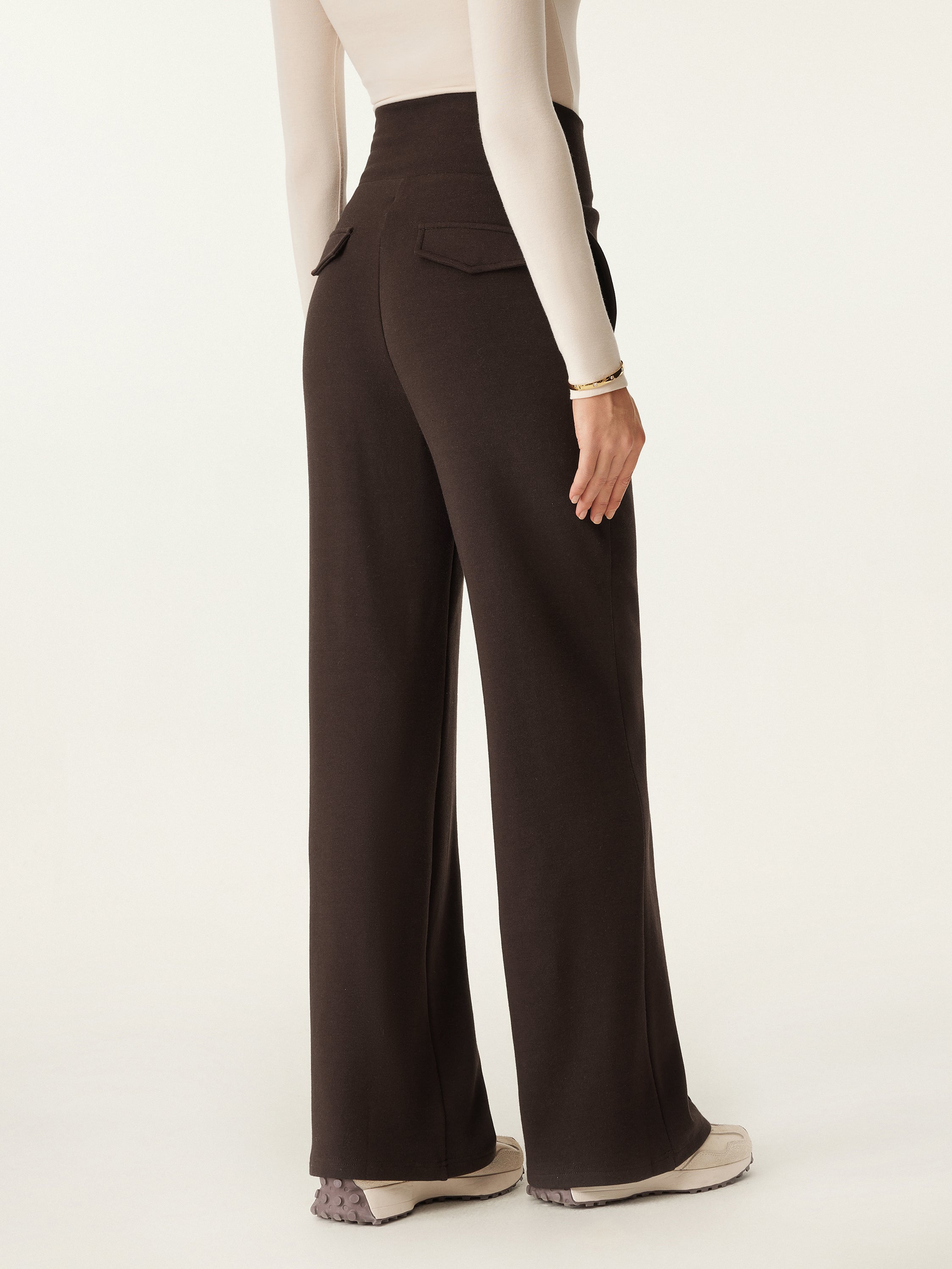 Tummy Warmer Pin-Tuck Pant Espresso Shut – Women > Bottoms > Pants | FormaLuxe