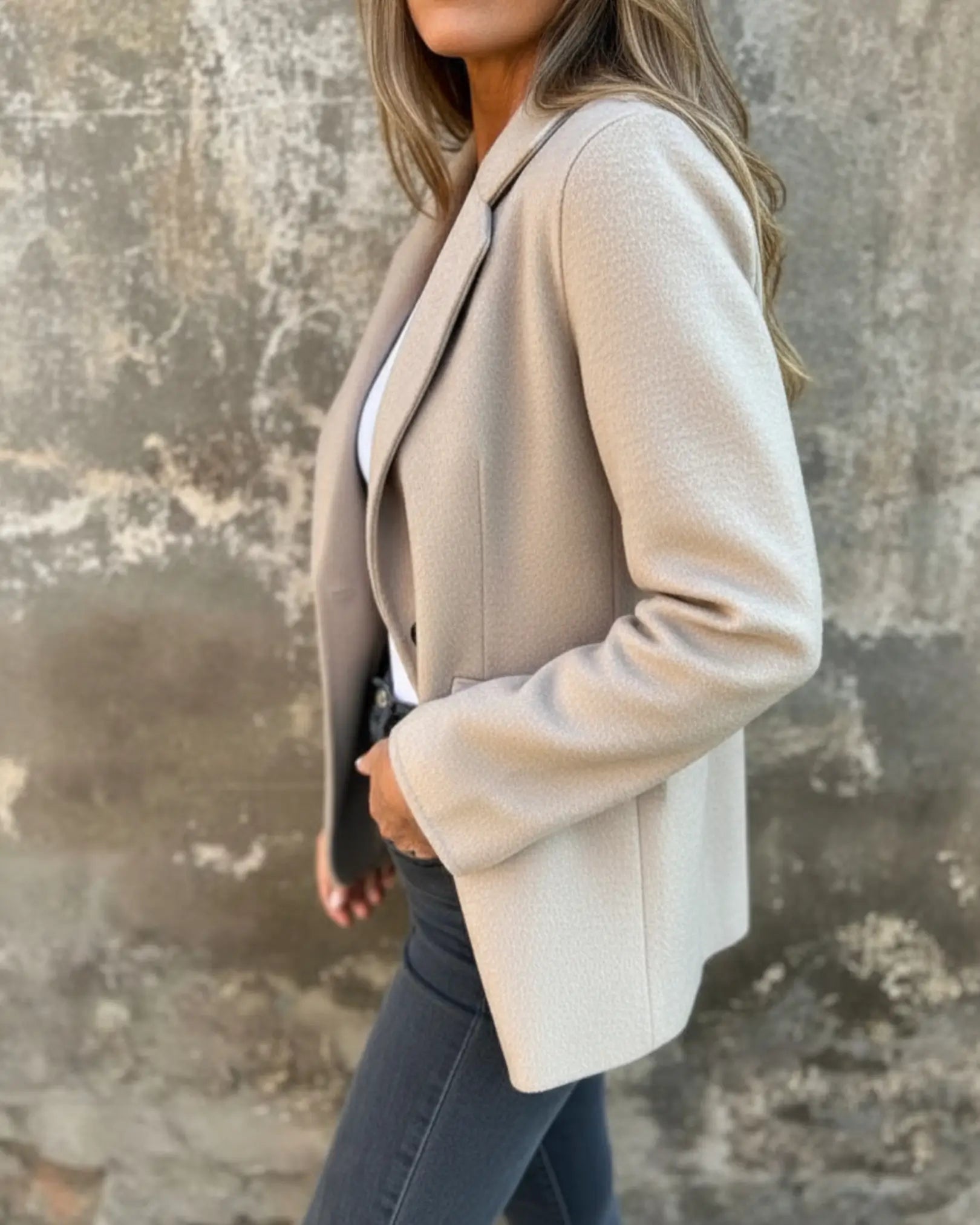 The Flattering Wool Blazer Beige | FormaLuxe