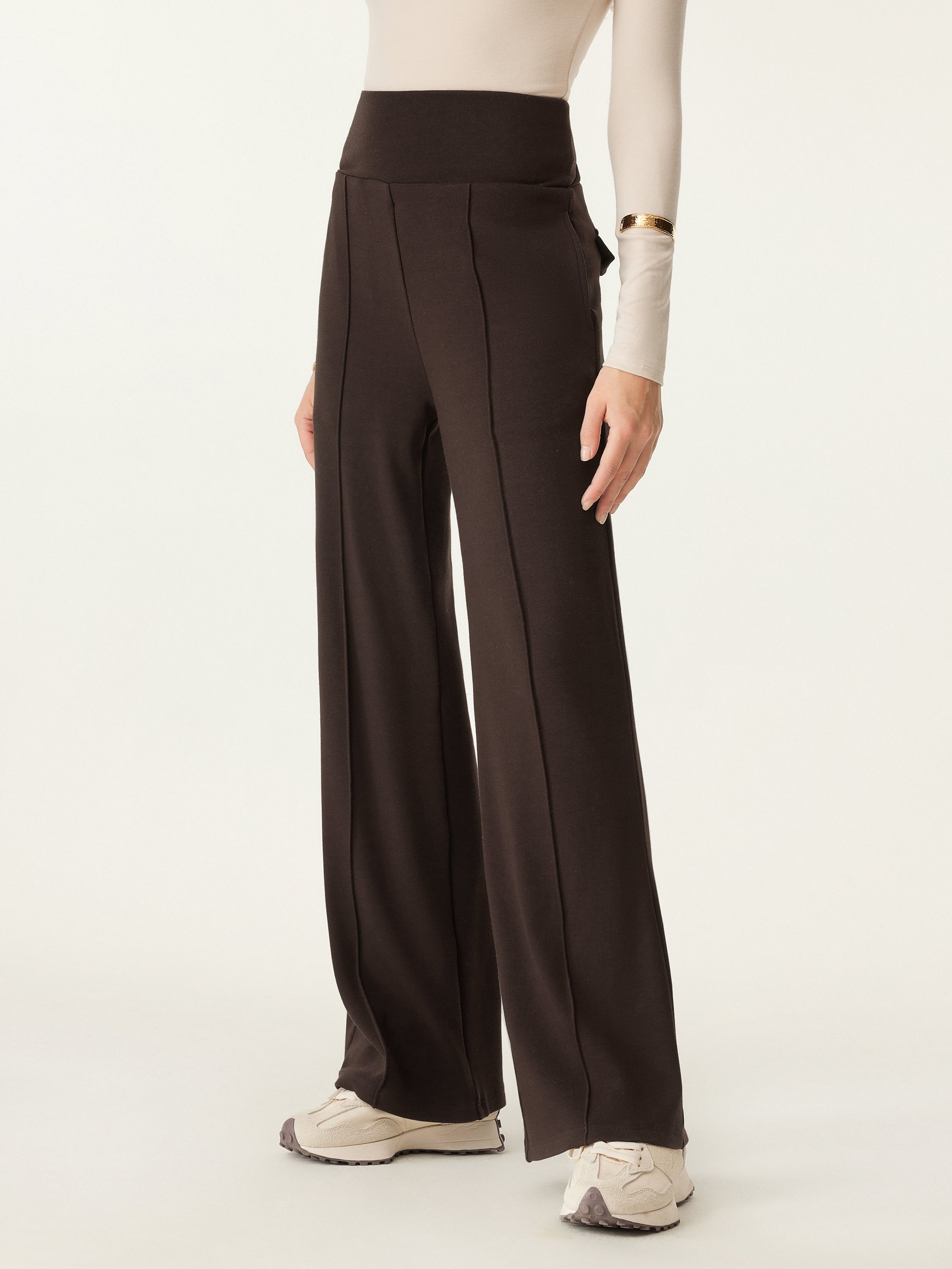 Tummy Warmer Pin-Tuck Pant Espresso Shut – Women > Bottoms > Pants | FormaLuxe