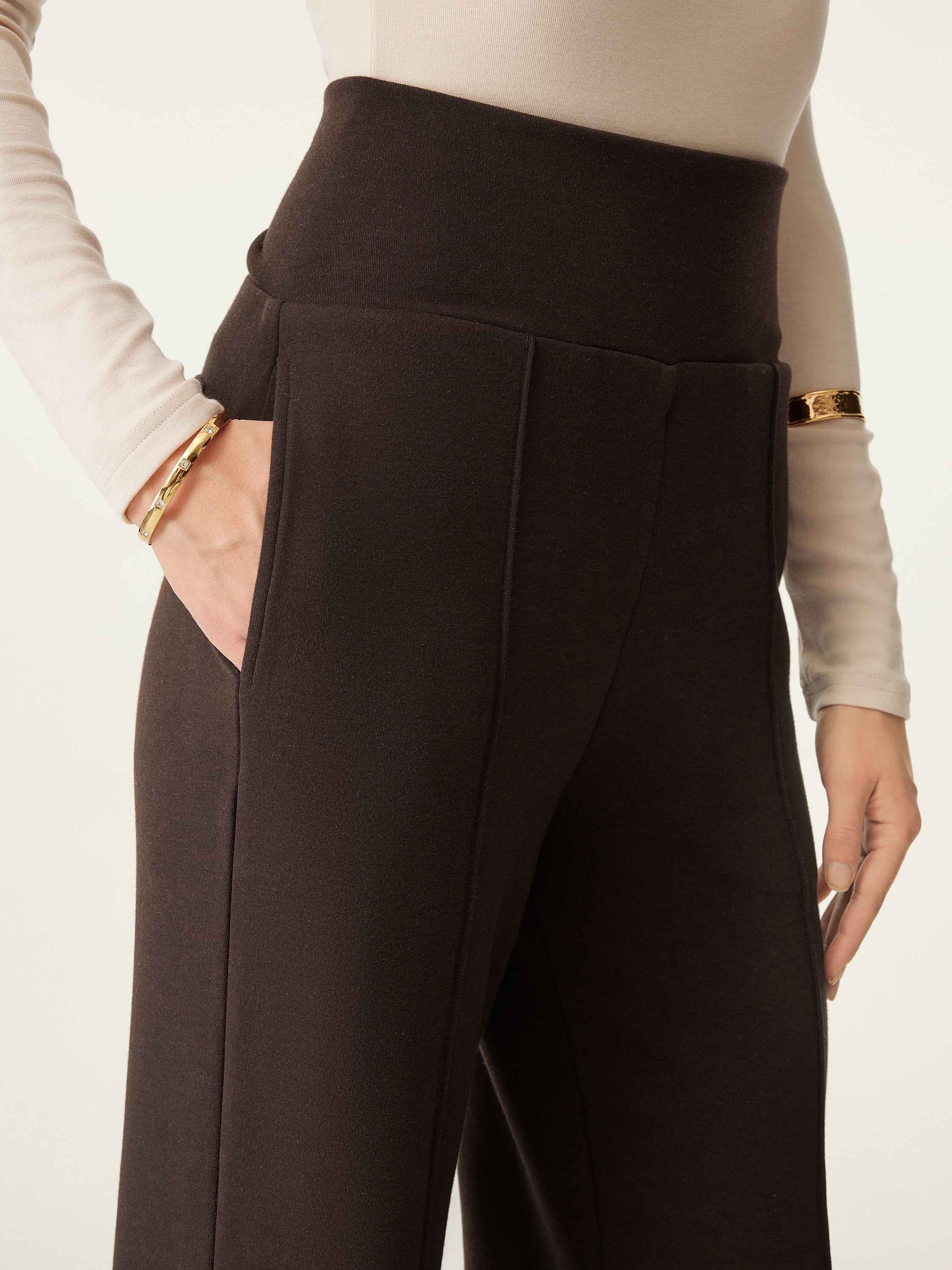 Tummy Warmer Pin-Tuck Pant Espresso Shut – Women > Bottoms > Pants | FormaLuxe