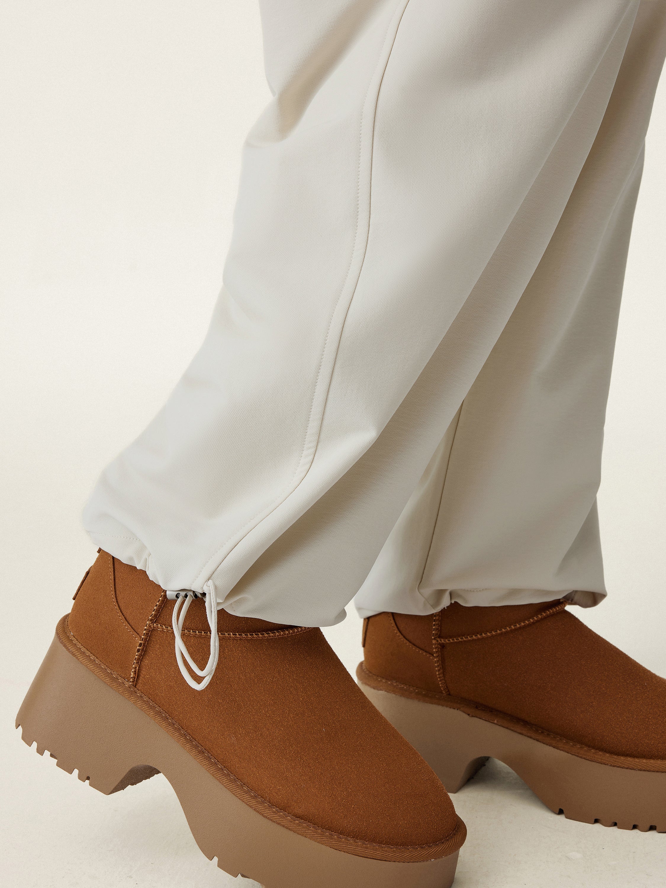 Waterproof Fleece Cargo Pant Gainsboro – Women > Bottoms > Pants | FormaLuxe