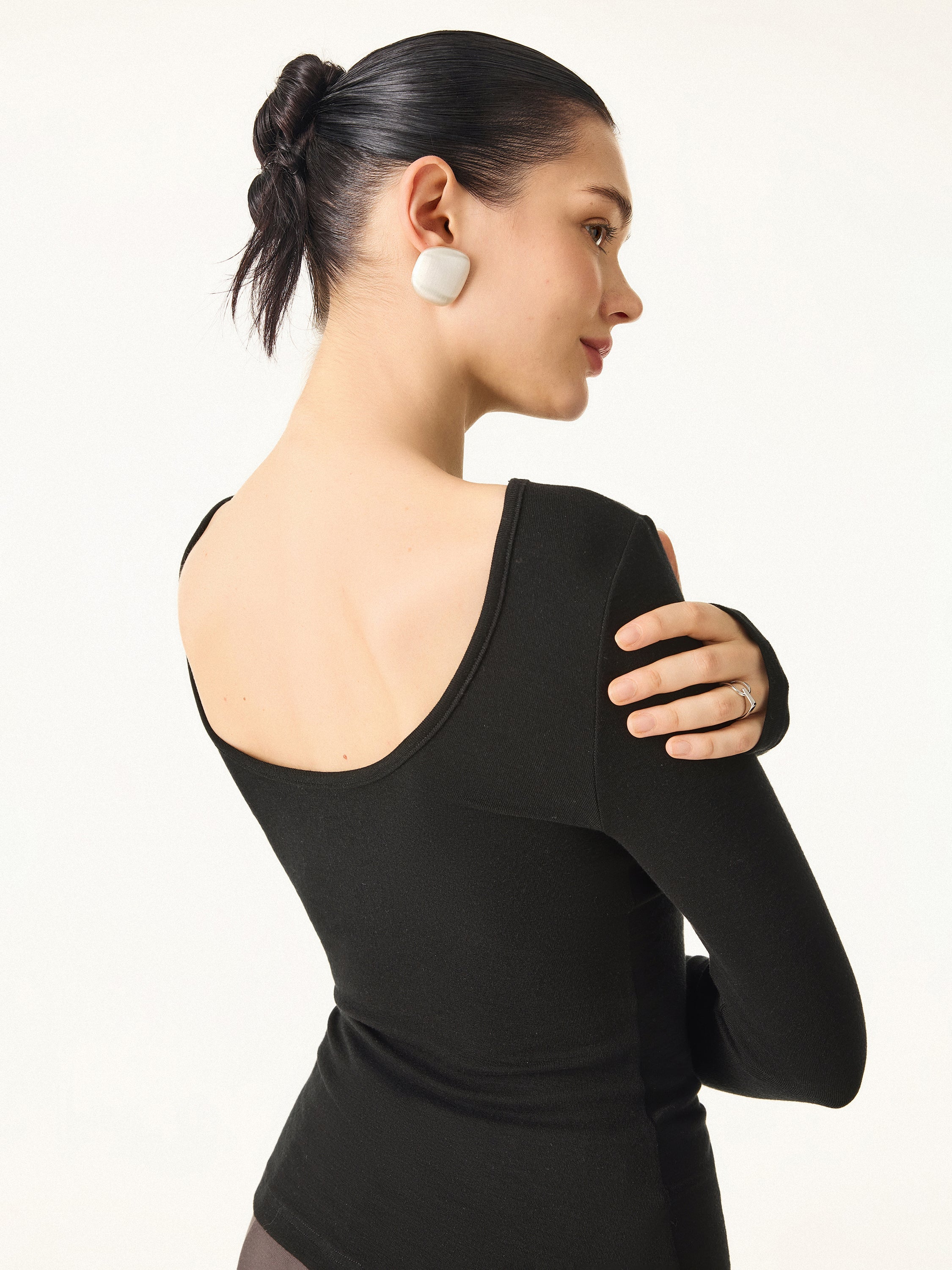 Essential Lyocell Cashmere Multi-Wear Long Sleeve Top with Thumbholes Black – Women > Tops > Shirts&Tops | FormaLuxe