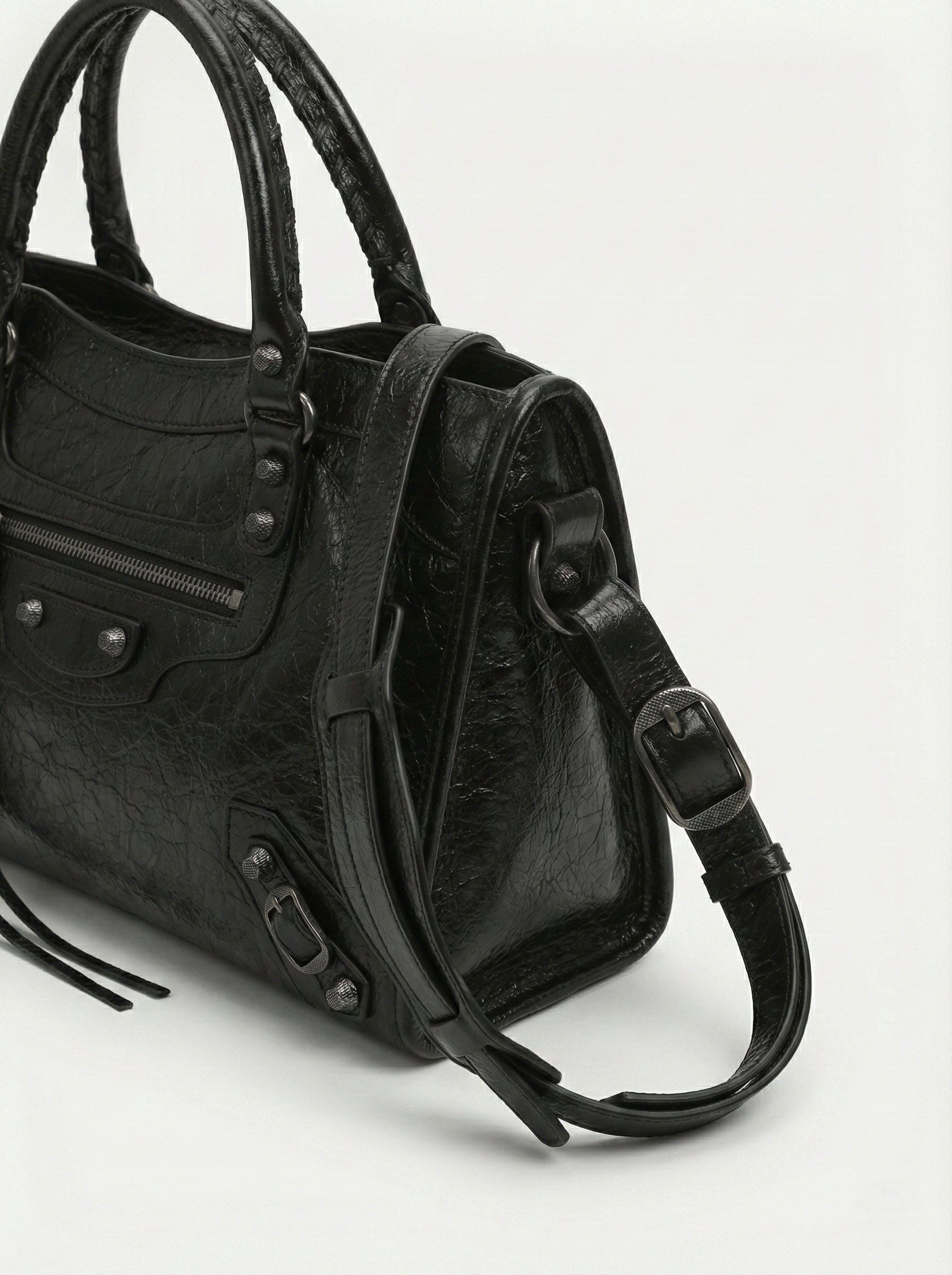 Carmela- Stylish Handbag with Spacious Interior & Minimalist Design Black | FormaLuxe
