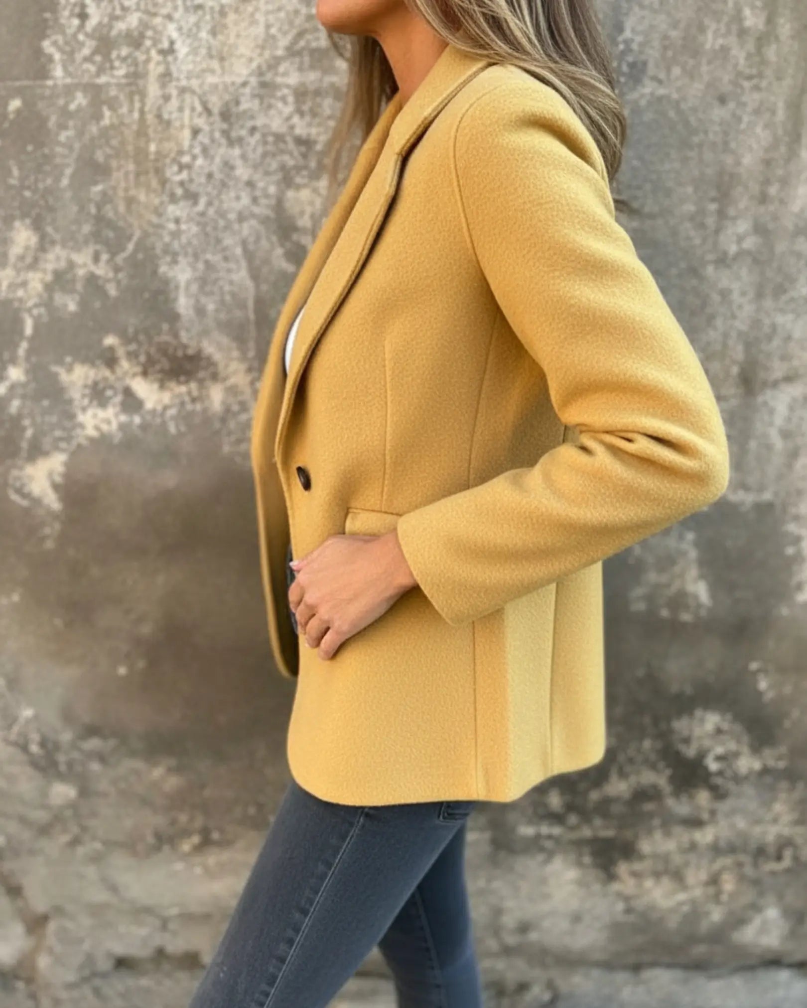 The Flattering Wool Blazer Beige | FormaLuxe