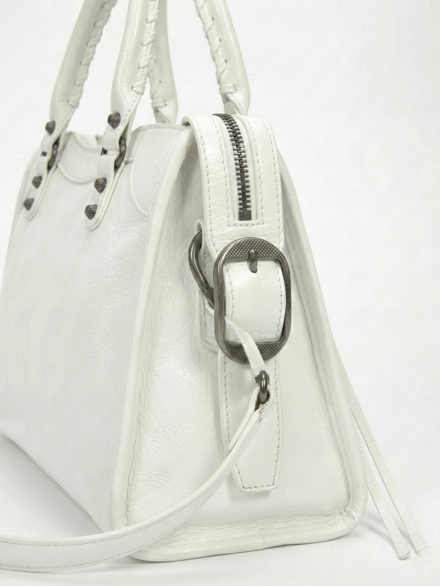 Carmela- Stylish Handbag with Spacious Interior & Minimalist Design Black | FormaLuxe