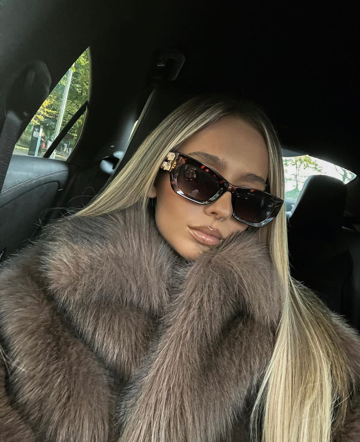 Kataleya | Cropped Oversized Faux Fur Coat Dark Brown | FormaLuxe