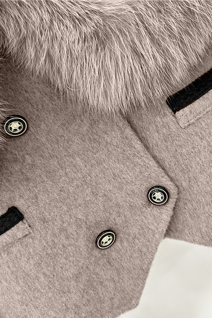 Hallie | Veste croisée à bordure en fausse fourrure Abricot | FormaLuxe