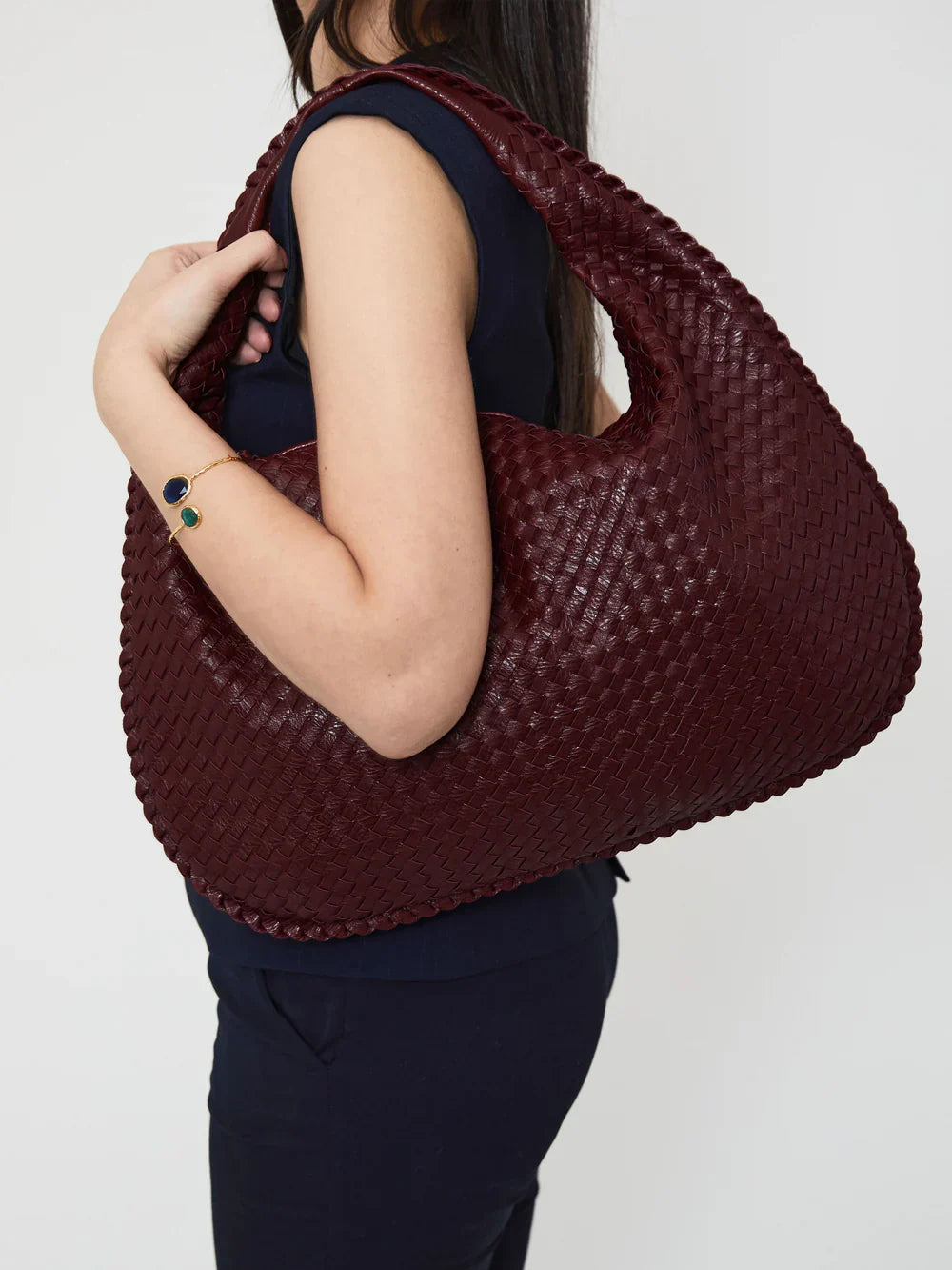Curlew | Woven Large Shoulder Bag Black | FormaLuxe