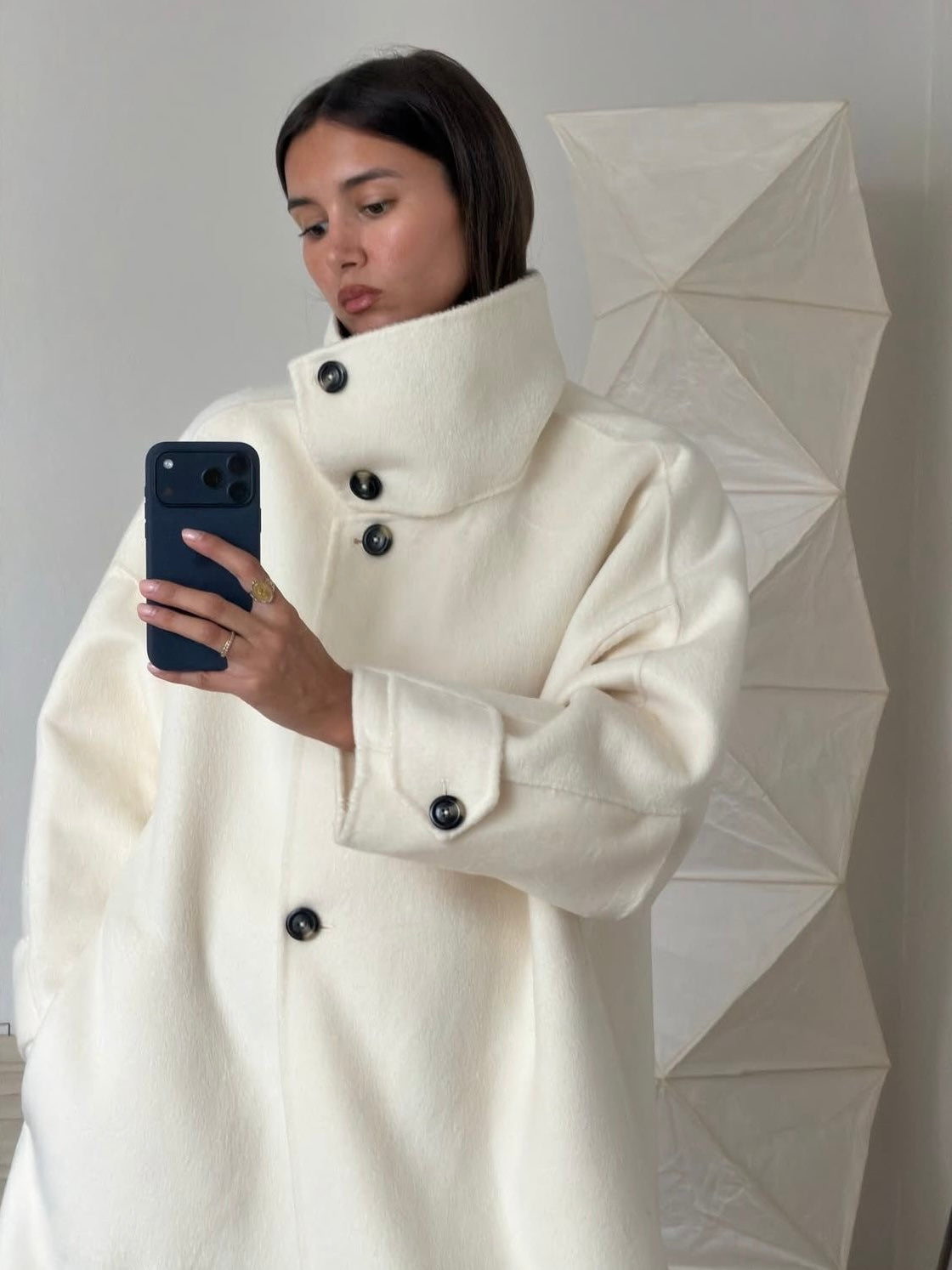 Amaya | Manteau long élégant à col montant Blanc | FormaLuxe