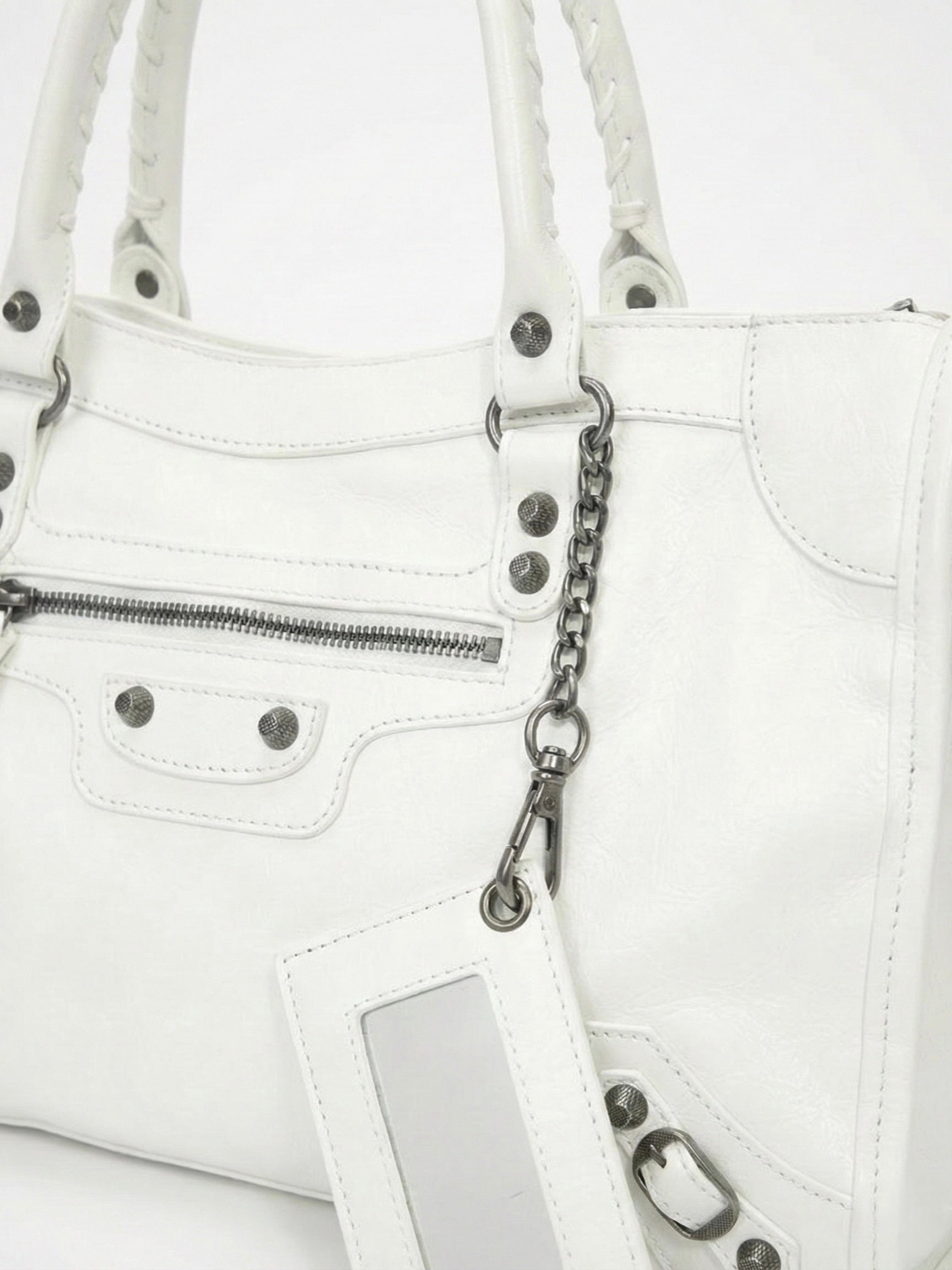 Carmela- Stylish Handbag with Spacious Interior & Minimalist Design Black | FormaLuxe