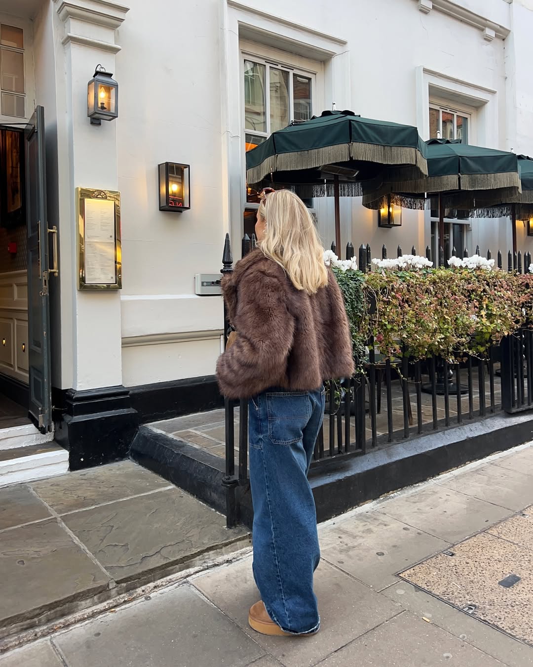 Kataleya | Cropped Oversized Faux Fur Coat Dark Brown | FormaLuxe