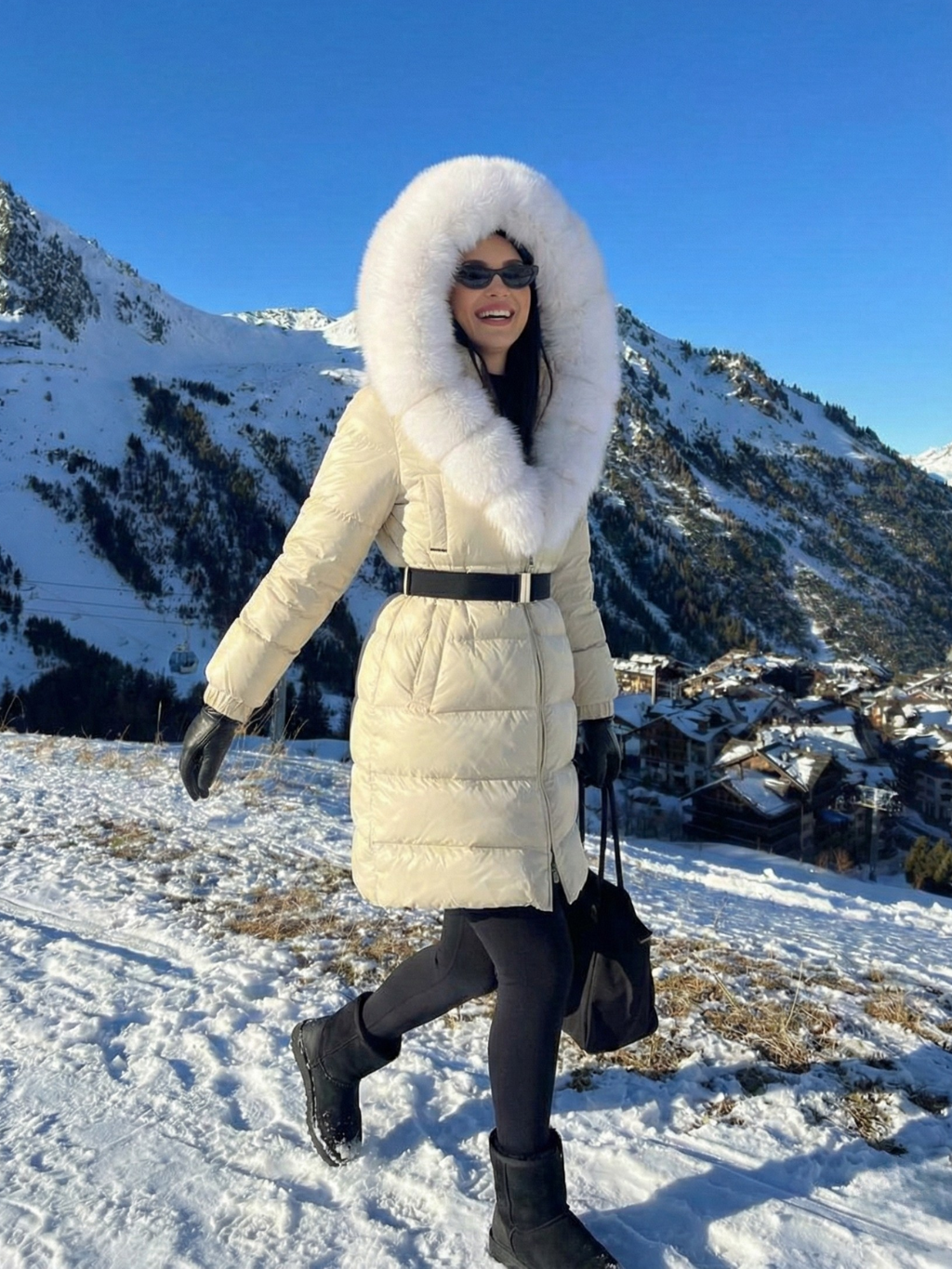 Jane | Doudoune longue ceinturée à capuche en fausse fourrure Blanc | FormaLuxe