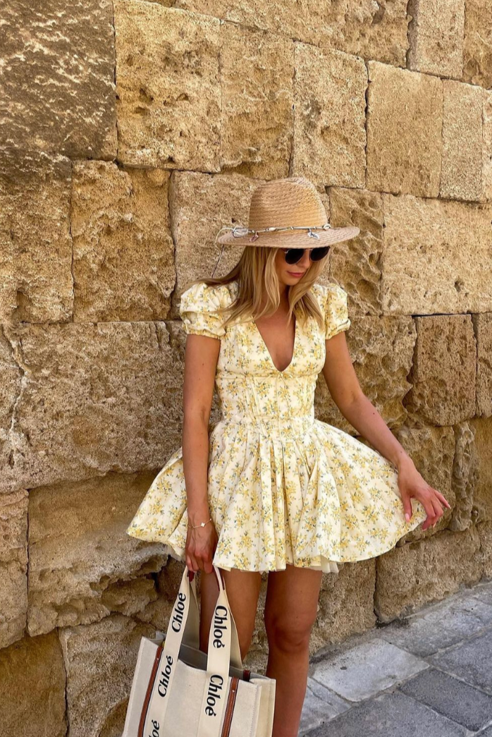 Vivienne | Minikleid mit Blumenmuster Gelb | FormaLuxe