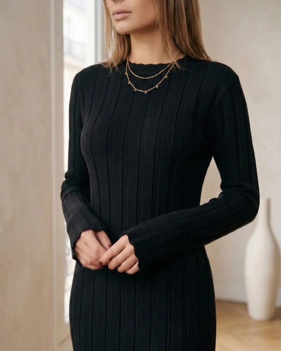 Vivienne – Schwarzes, geripptes Maxikleid aus Strick – Bekleidung > Kleider | FormaLuxe
