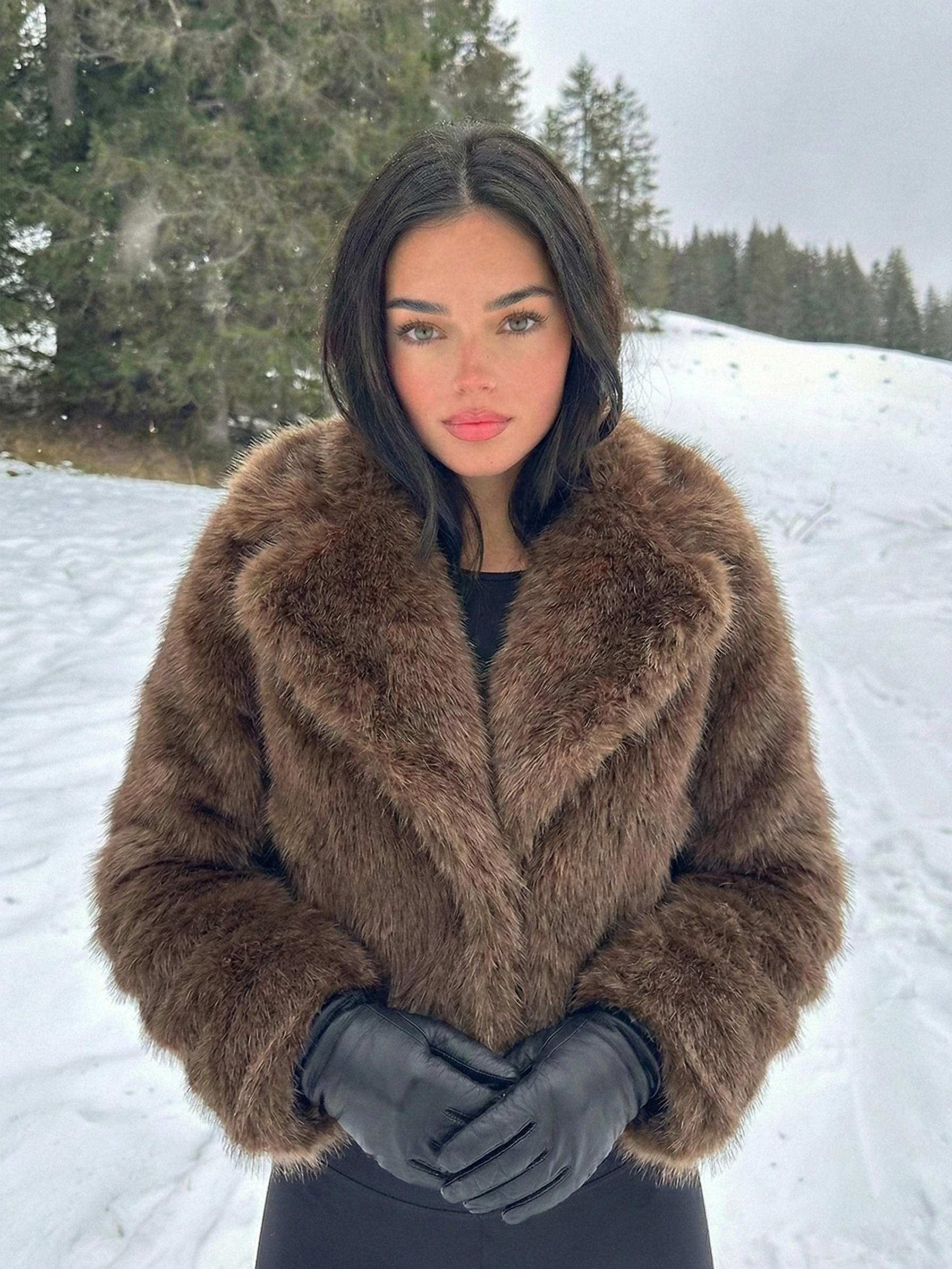 Ayla | Veste courte en fausse fourrure à large col Brun | FormaLuxe