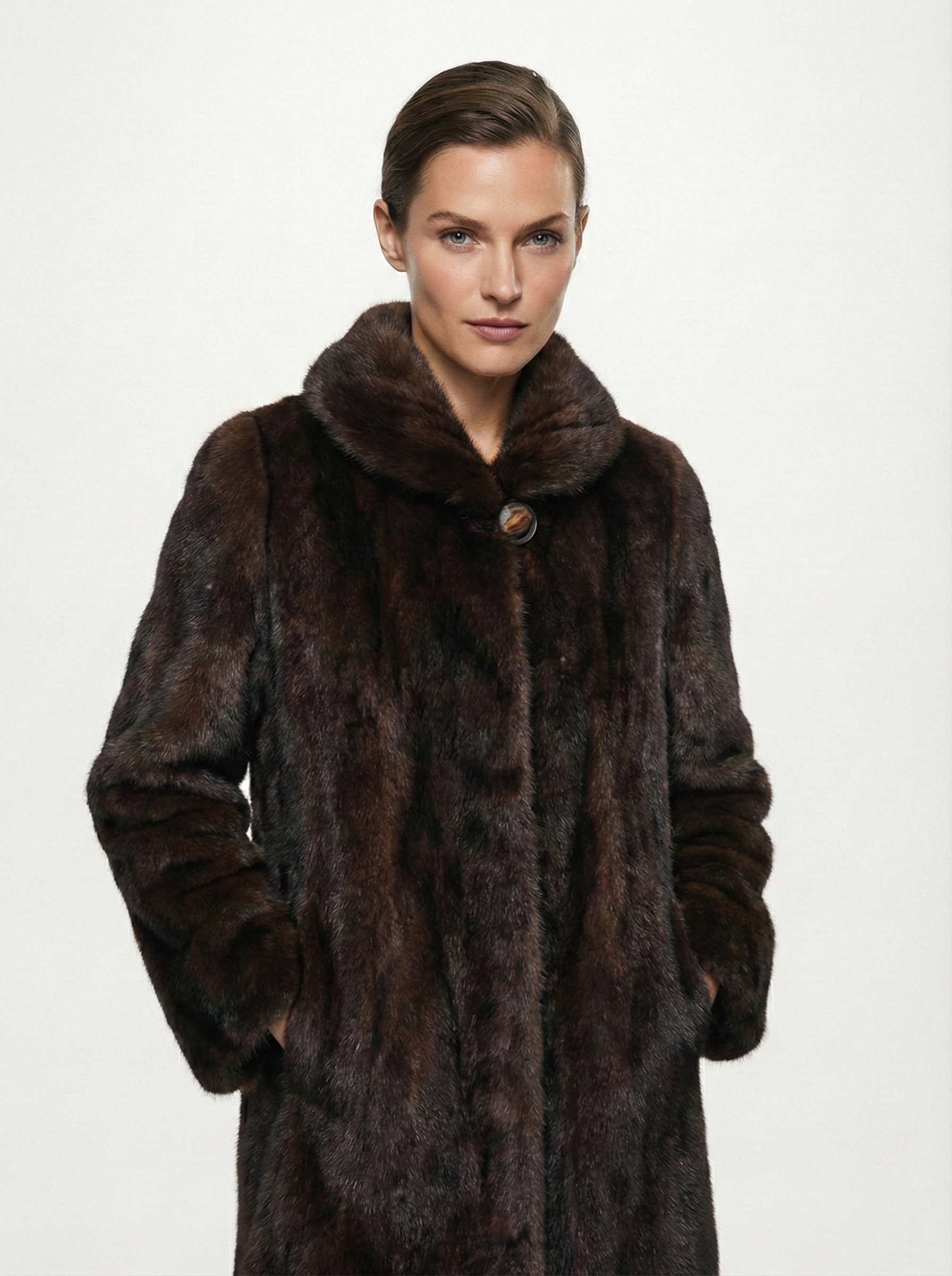 Scarlet | Manteau maxi en fausse fourrure Brun foncé | FormaLuxe