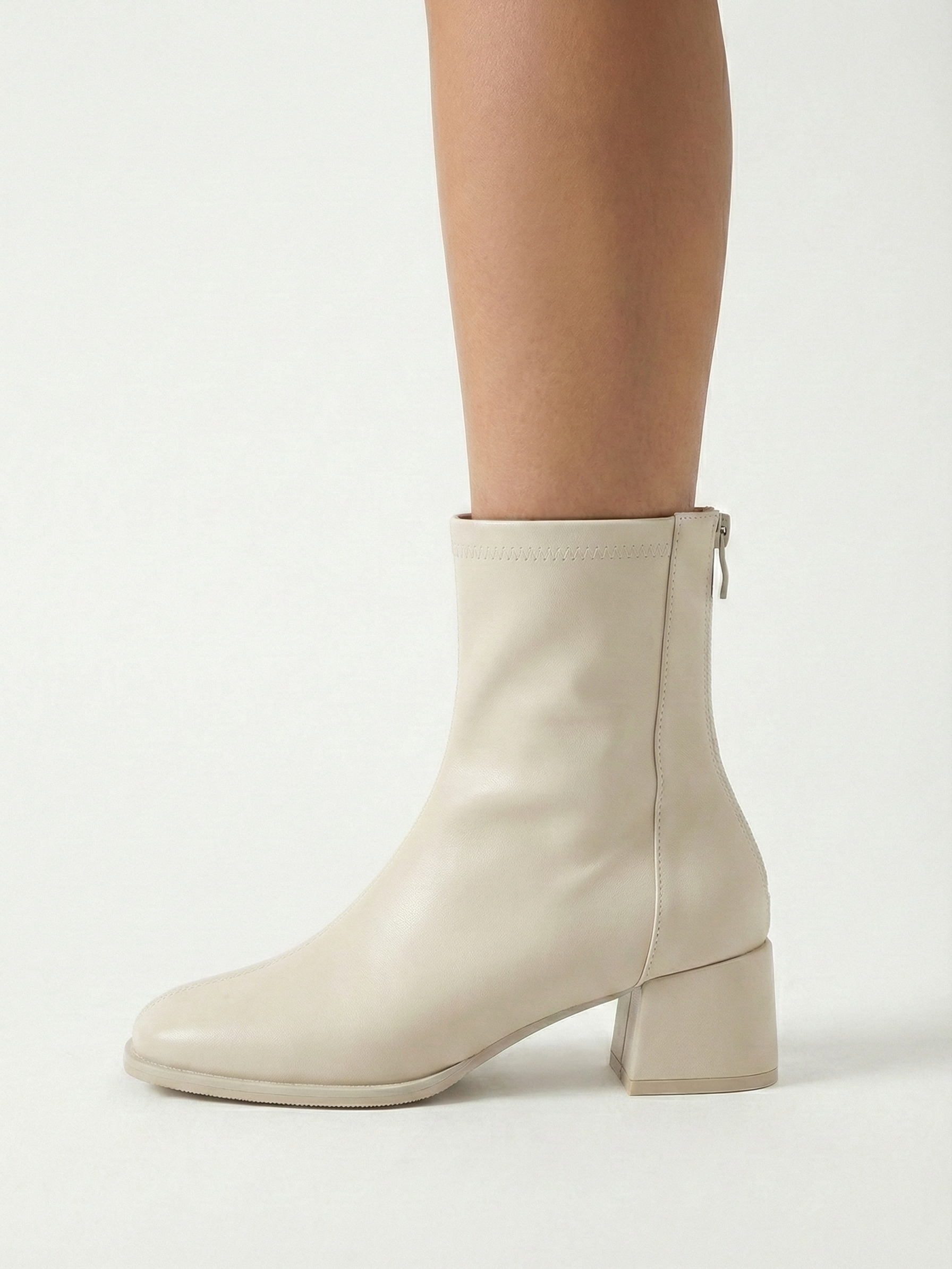 Chelsea | Bottines minimalistes à talon bloc Noir | FormaLuxe