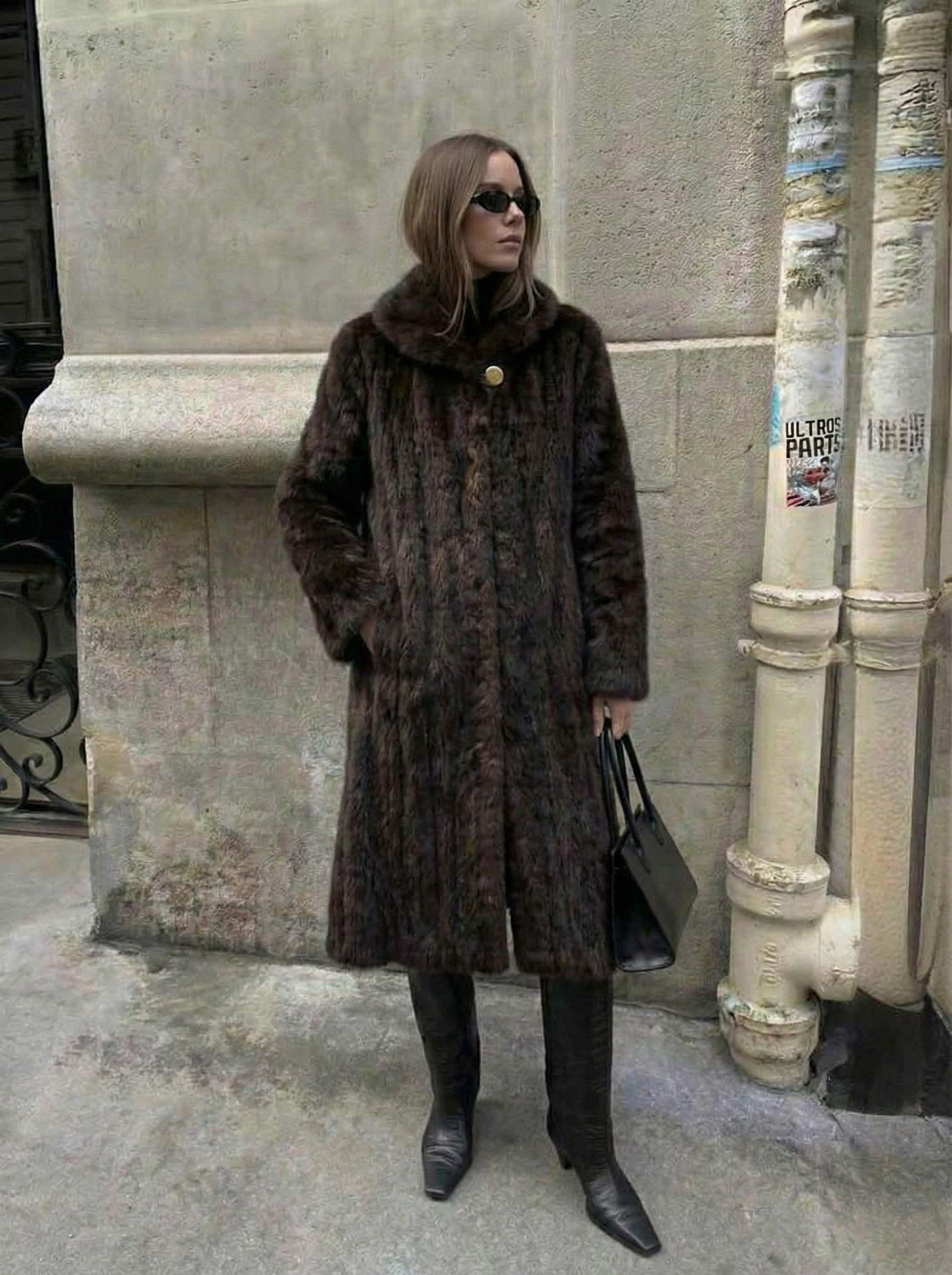 Scarlet | Manteau maxi en fausse fourrure Brun foncé | FormaLuxe
