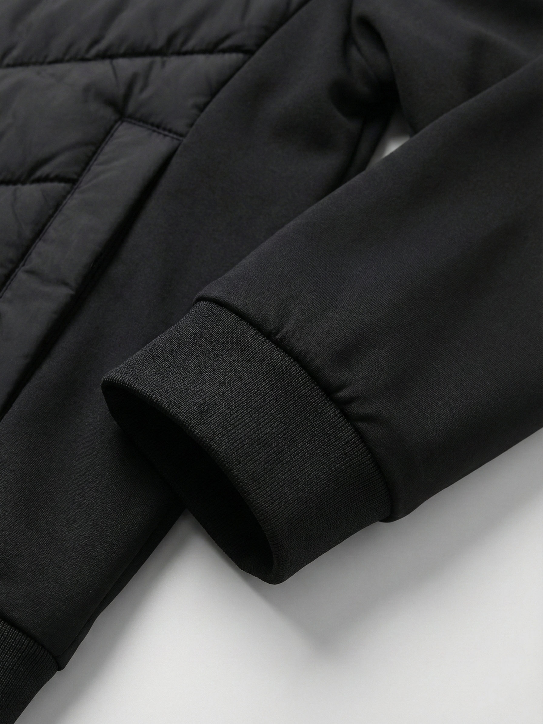 Emma | Doudoune imperméable à capuche Noir – Emma | Doudoune légère à capuche | FormaLuxe