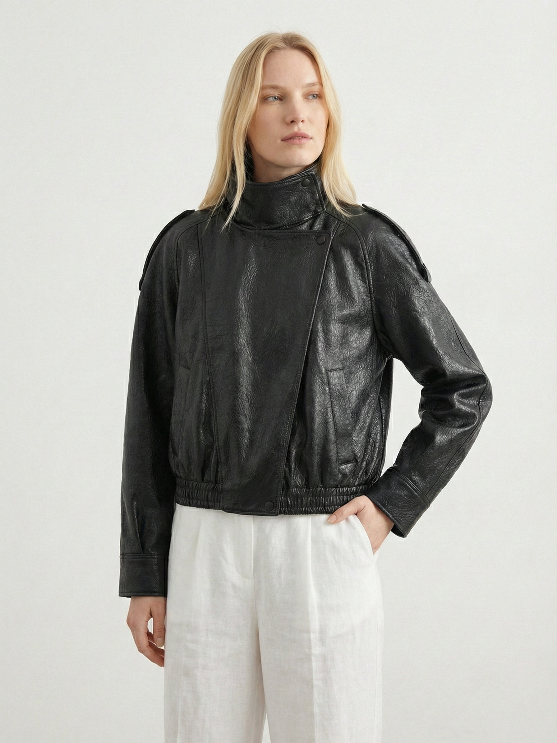 Felicia | Veste oversize à col montant en similicuir Noir | FormaLuxe