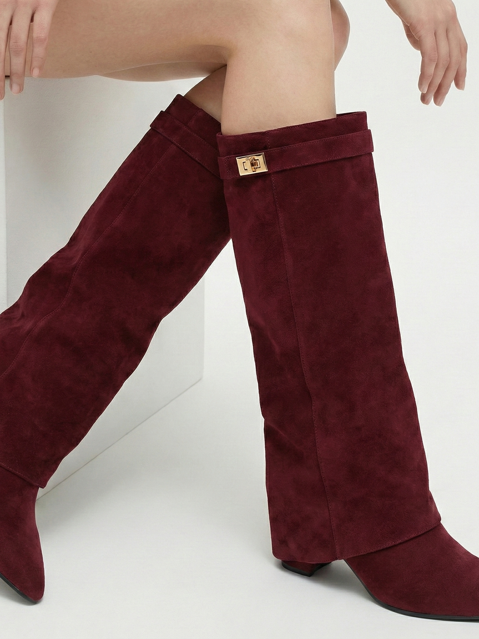 Bottes hautes en daim pour femmes, tige droite fine et bout pointu Noir | FormaLuxe