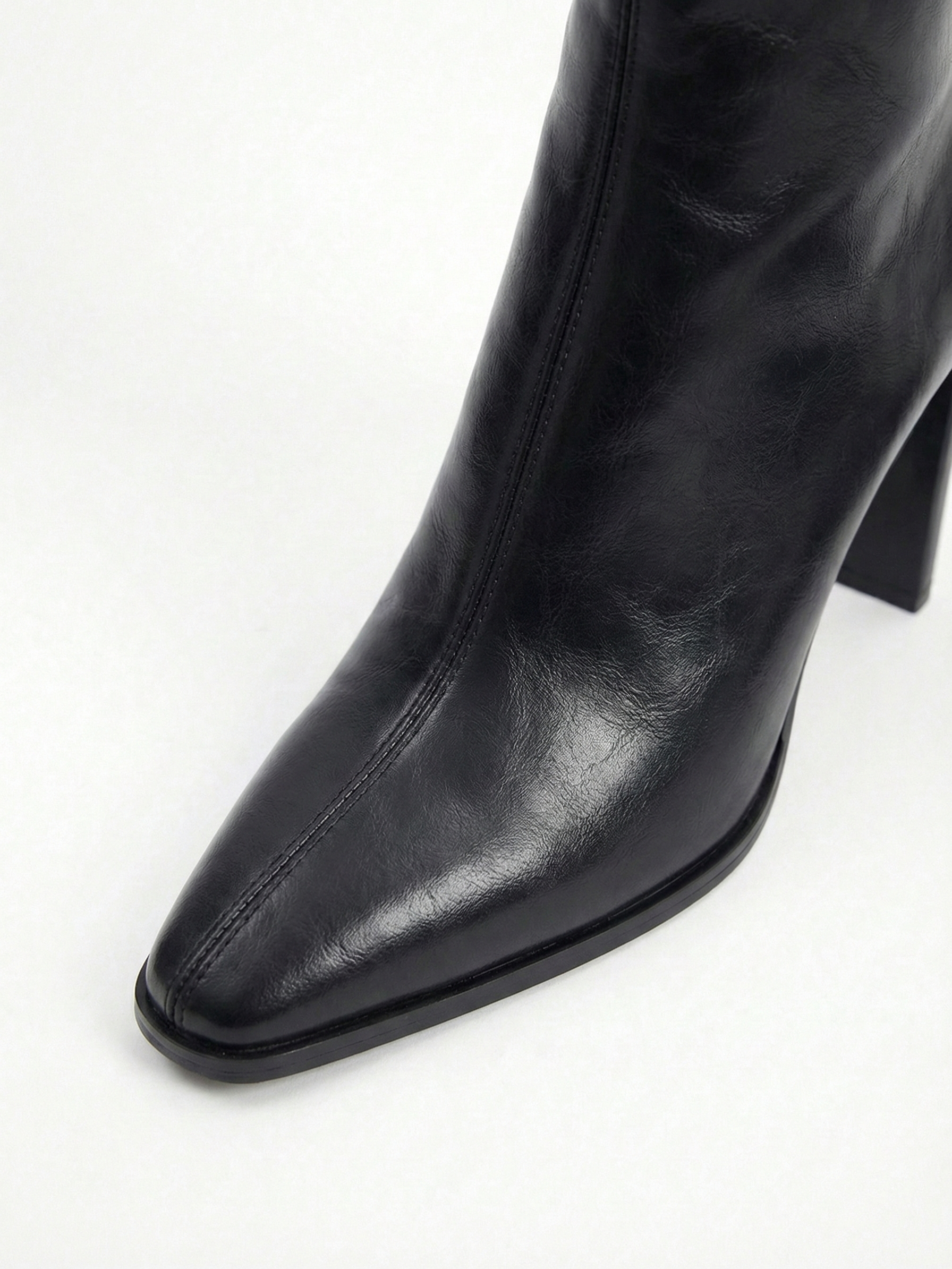 Belfast | Bottines noires à bout carré en similicuir | – Belfast | Bottines à talons pointus | FormaLuxe
