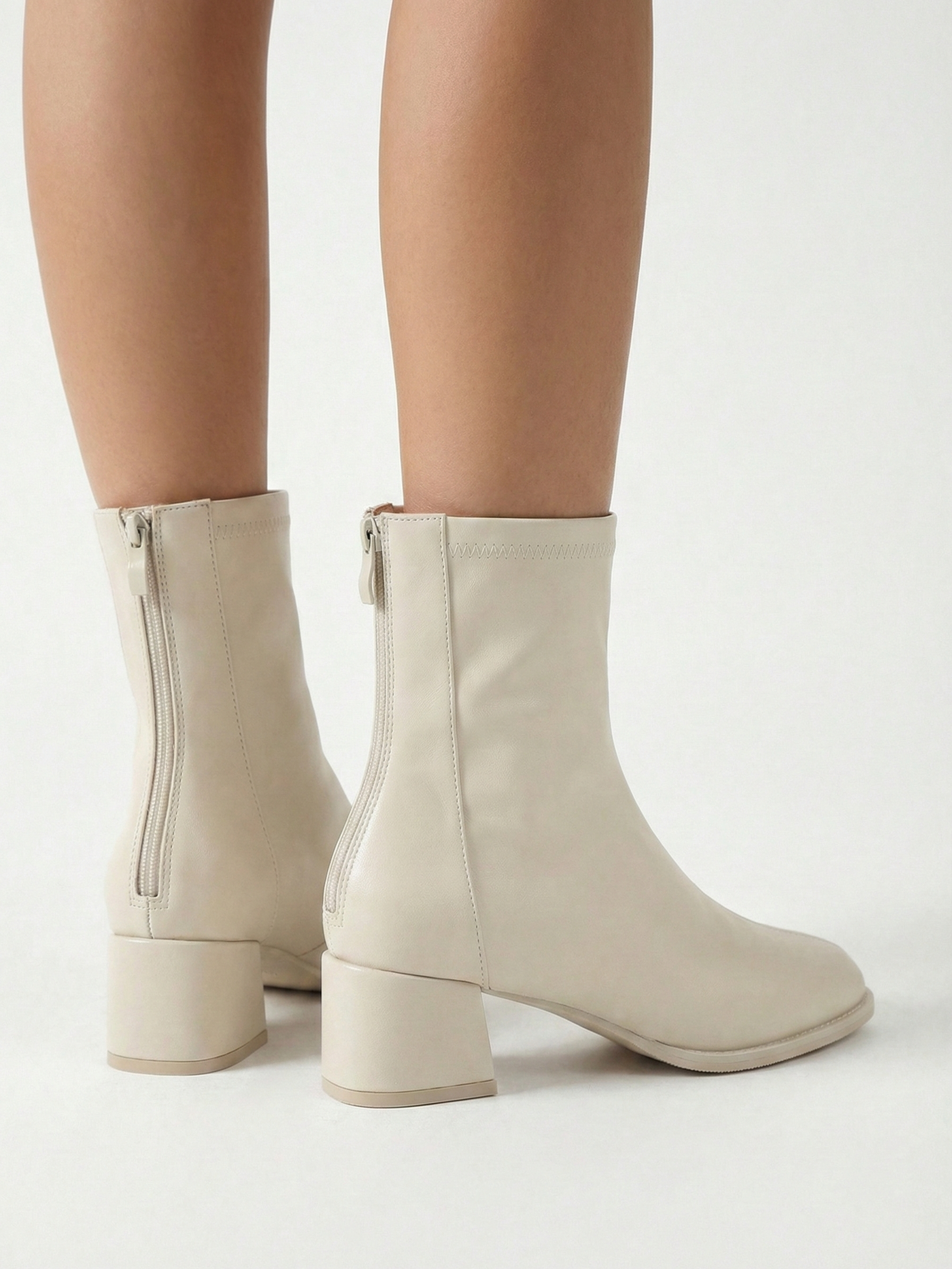 Chelsea | Bottines minimalistes à talon bloc Noir | FormaLuxe