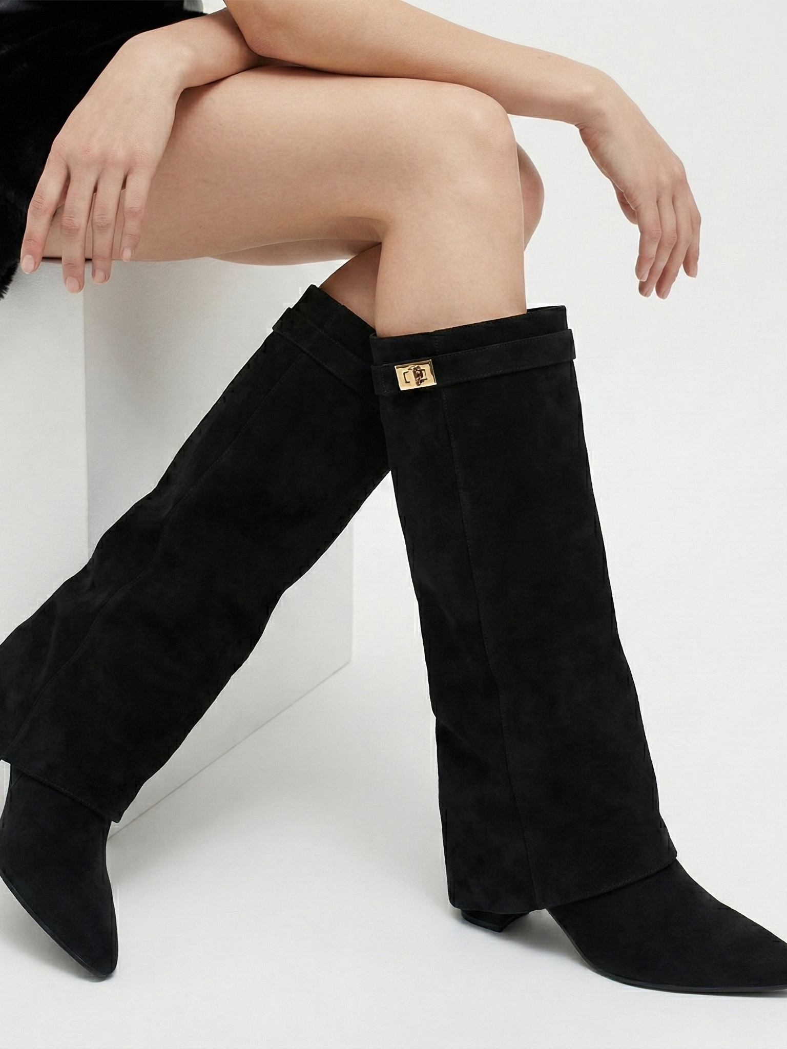 Bottes hautes en daim pour femmes, tige droite fine et bout pointu Noir | FormaLuxe