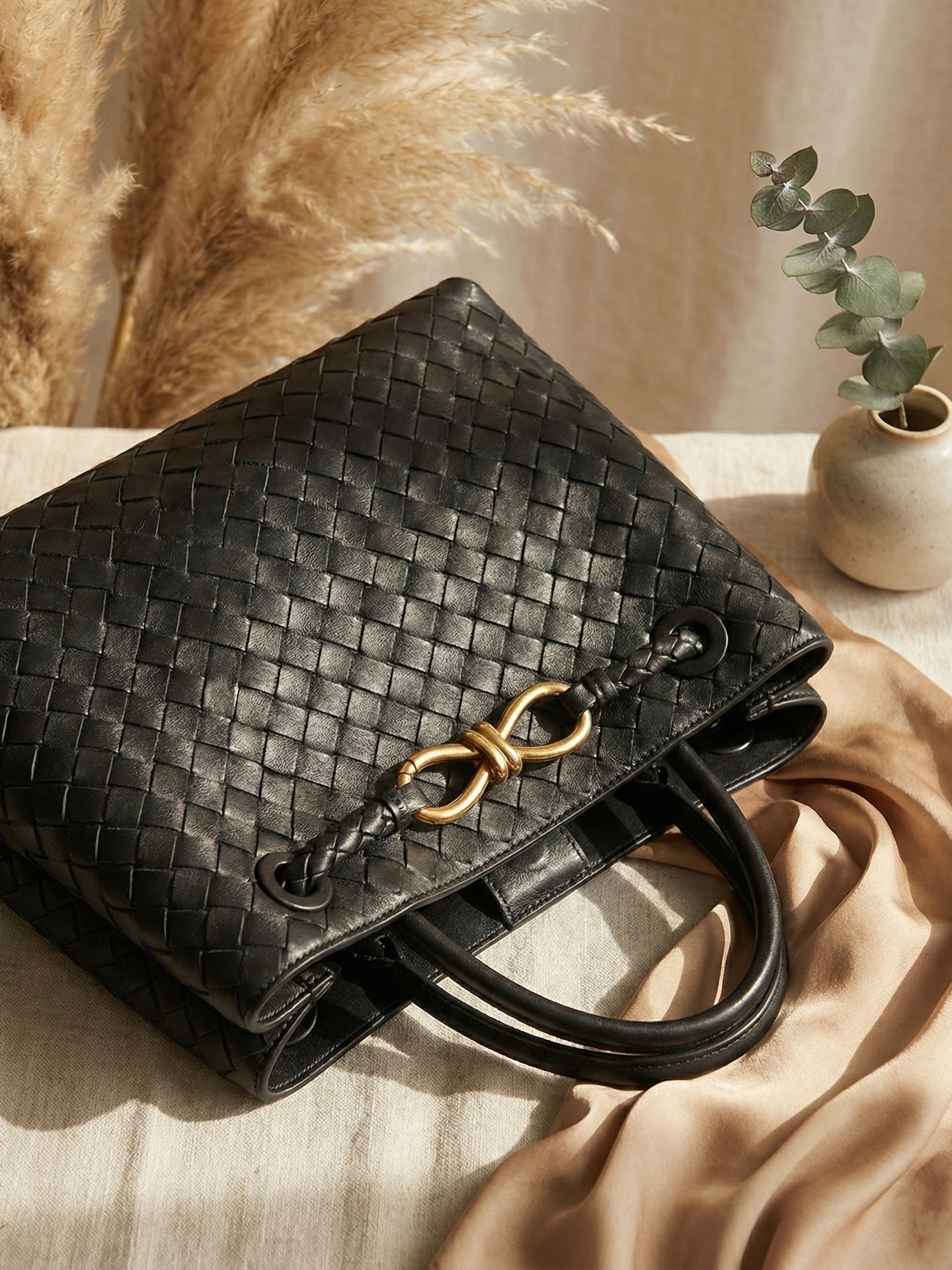 Wells | Tote Woven Shoulder Bag Black | FormaLuxe