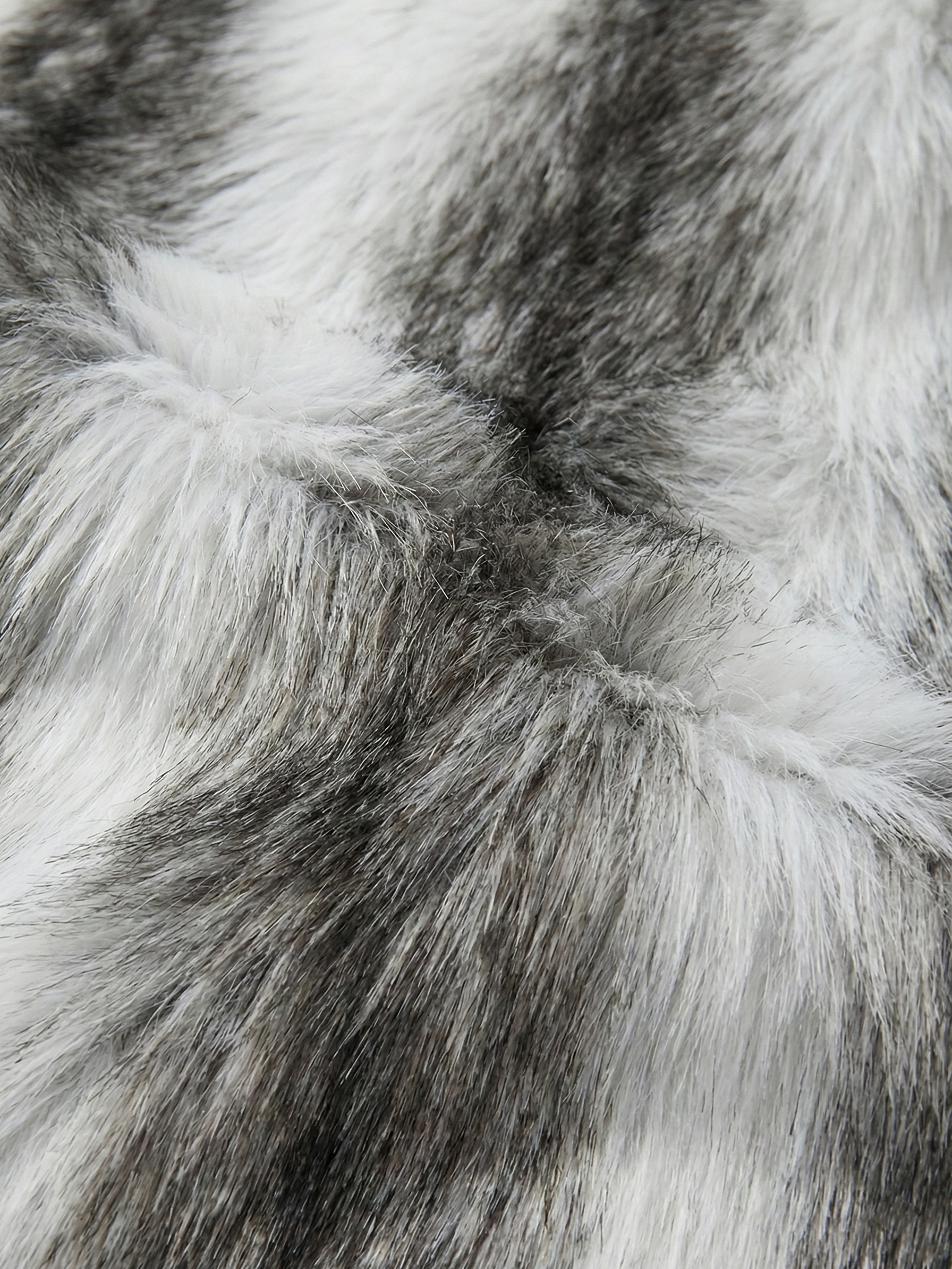 Aliza | Manteau long en fausse fourrure tendance Blanc cassé | FormaLuxe