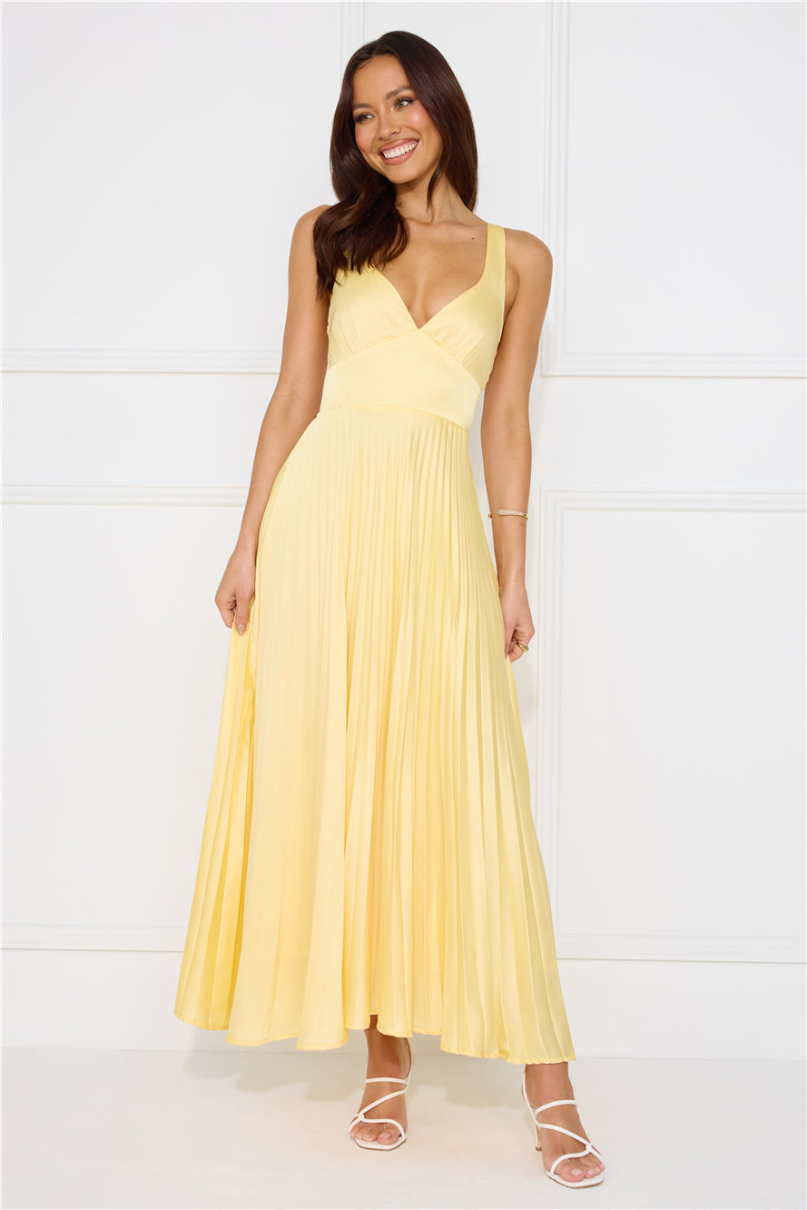 Lucy | Maxikleid mit Plissee und V-Ausschnitt Yellow | FormaLuxe