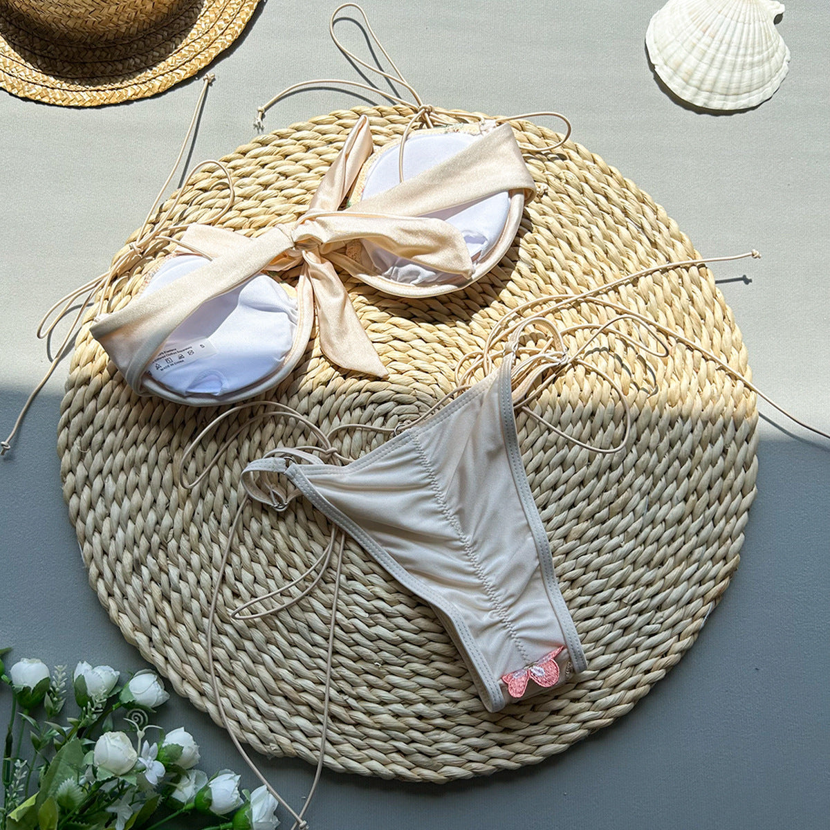 Novalee | Bestickter Badeanzug mit geteiltem Schnitt Beige | FormaLuxe