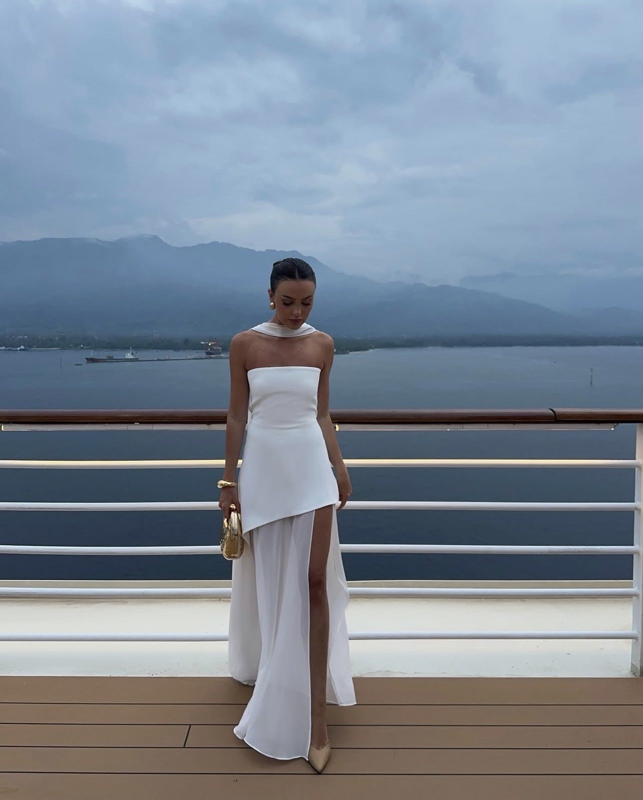 Valerie | Asymmetrisches Maxikleid White | FormaLuxe