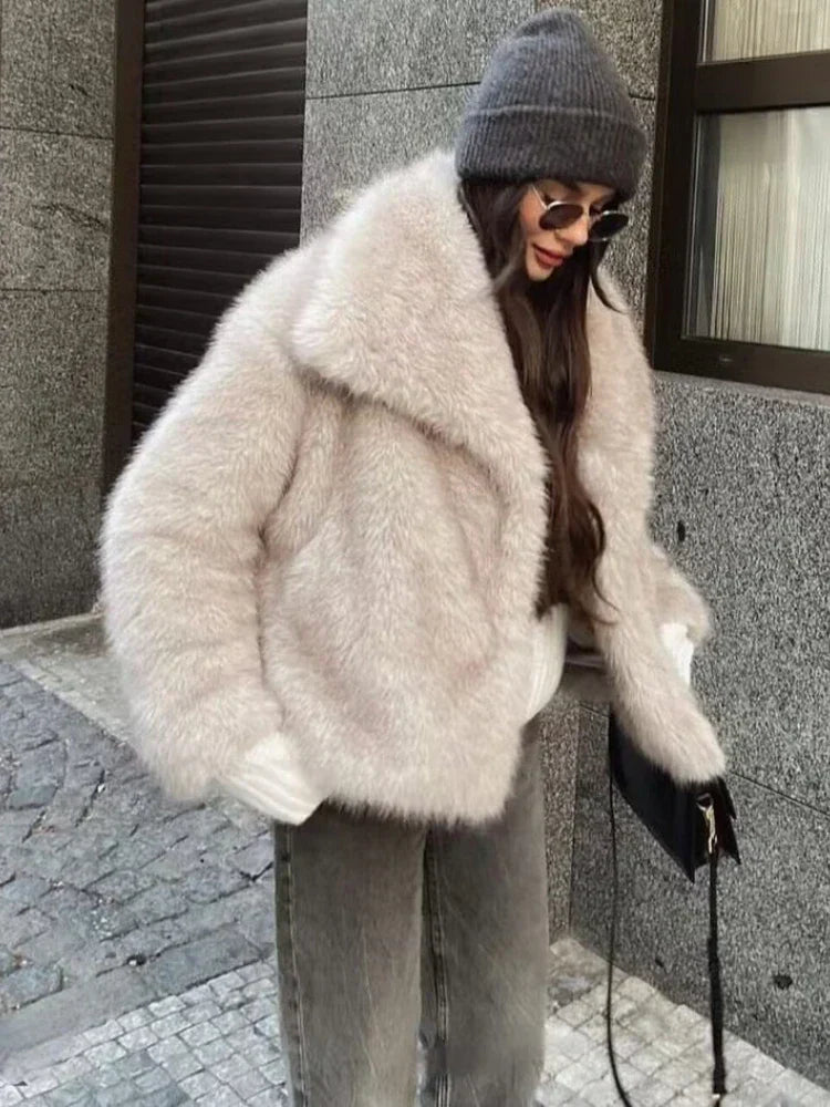 Anouk - Luxe Fluffy Jas Beige – Cosy Fall Vibes | FormaLuxe