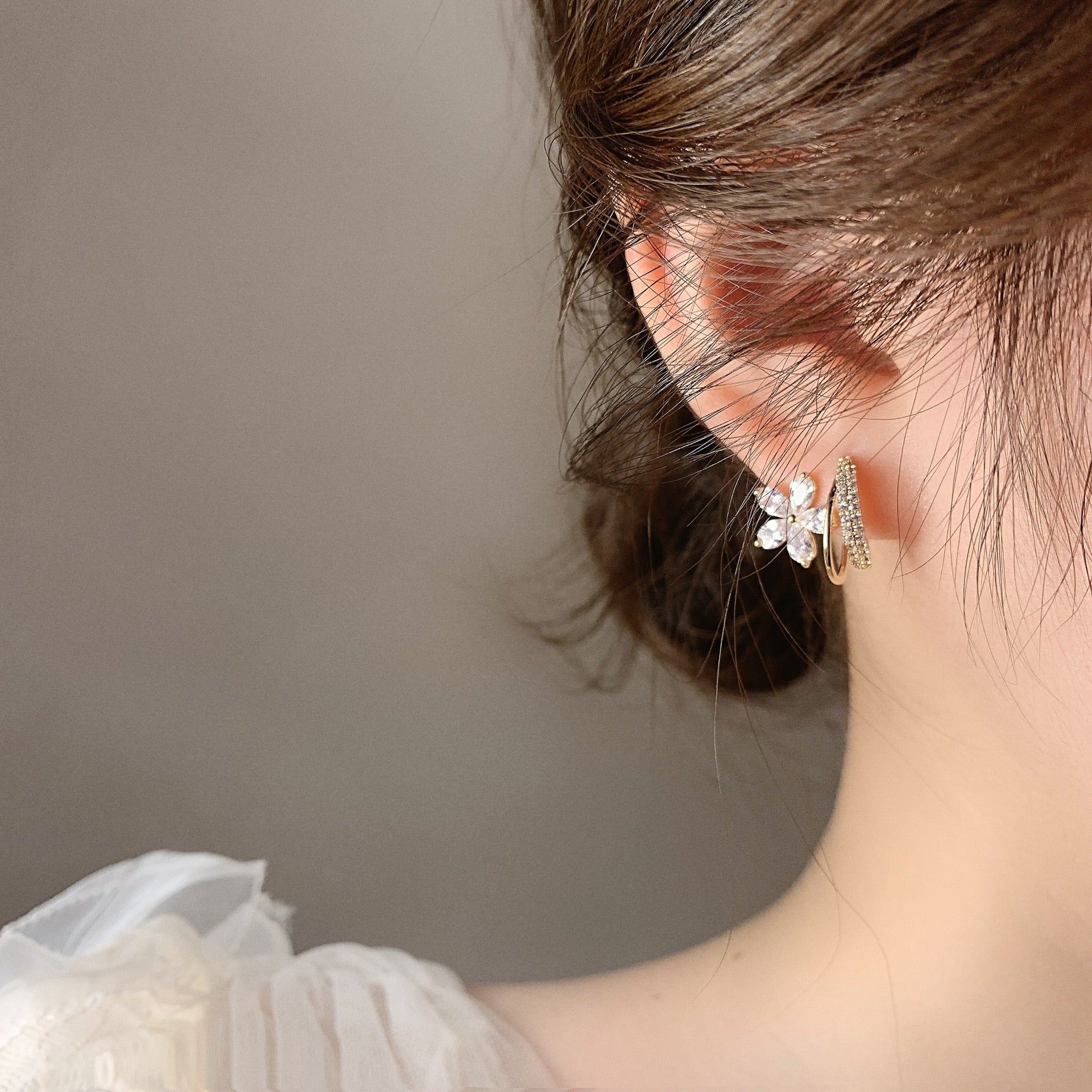 Florelle – Florale Ohrringe mit funkelndem Detail – Sierraad | FormaLuxe