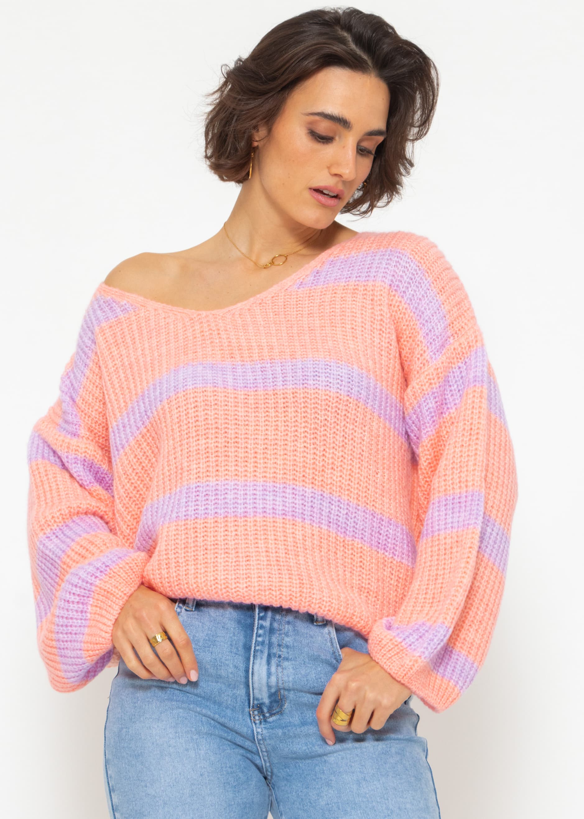Eleganter Frühlings-Pullover mit V-Ausschnitt - Pfirsich-Flieder Streifen – Clothing > Sweaters | FormaLuxe