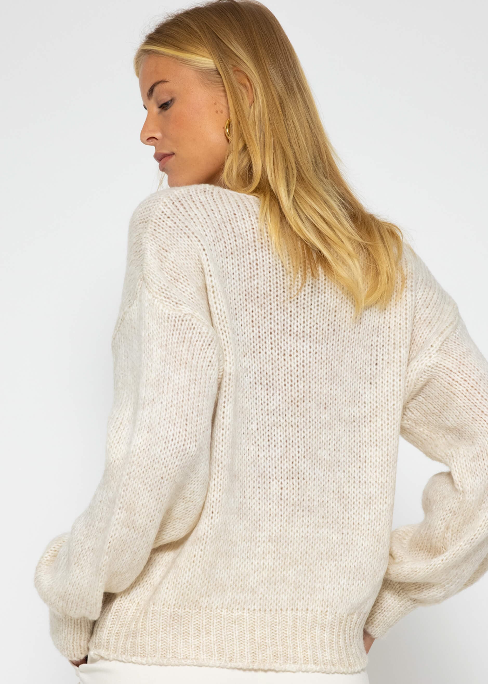 Pullover mit V-Ausschnitt - beige – Bekleidung > Pullover | FormaLuxe