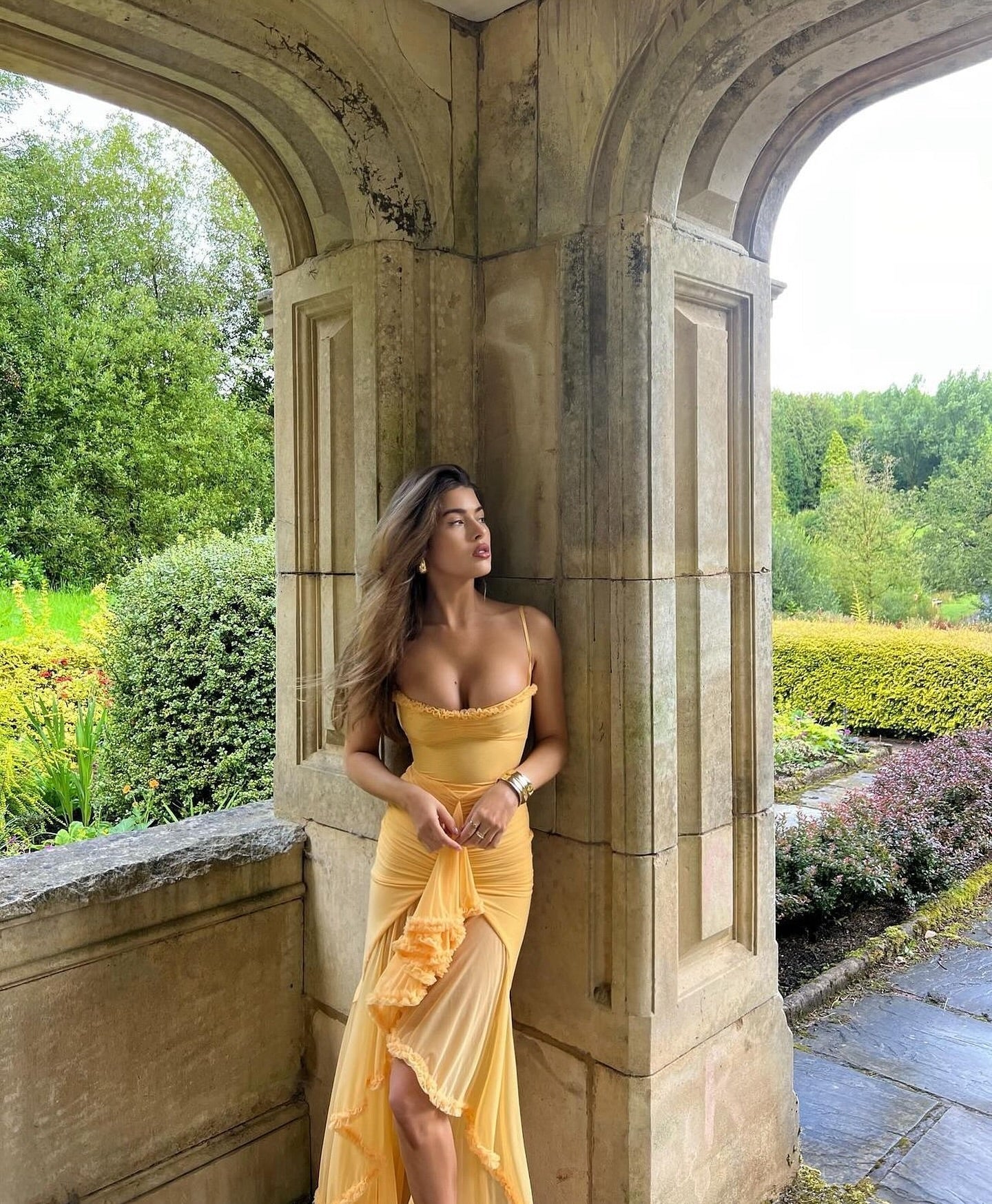Ruby | Bezauberndes Rüschenkleid Yellow | FormaLuxe