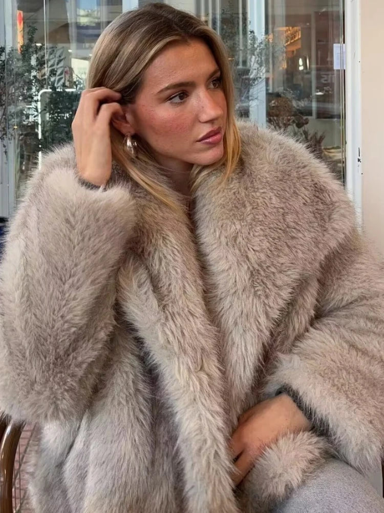 Anouk - Luxe Fluffy Jas Beige – Cosy Fall Vibes | FormaLuxe