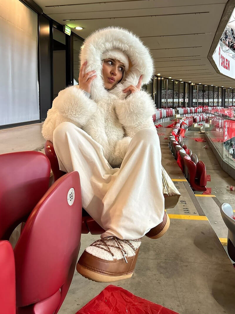 Athena | Manteau tendance à capuche en fausse fourrure Blanc | FormaLuxe