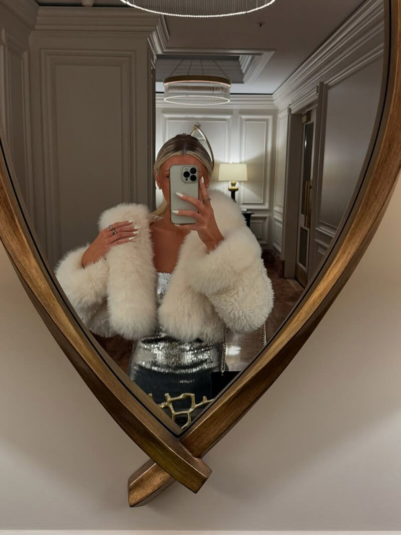 Athena | Manteau tendance à capuche en fausse fourrure Blanc | FormaLuxe