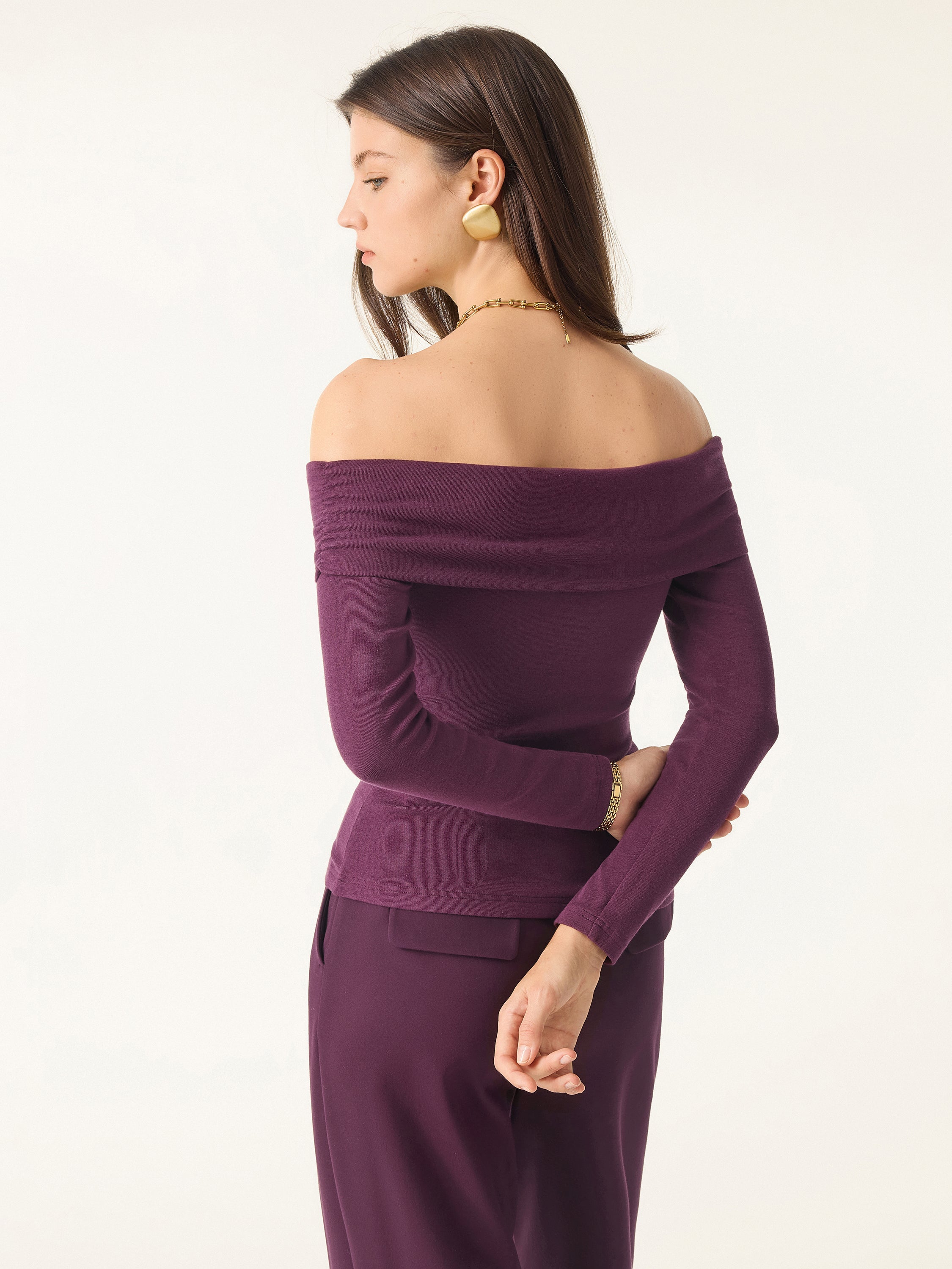 Light Warm Criss Cross Off-Shoulder Brami Top Plum Berry – Women > Tops > Bra Tops | FormaLuxe