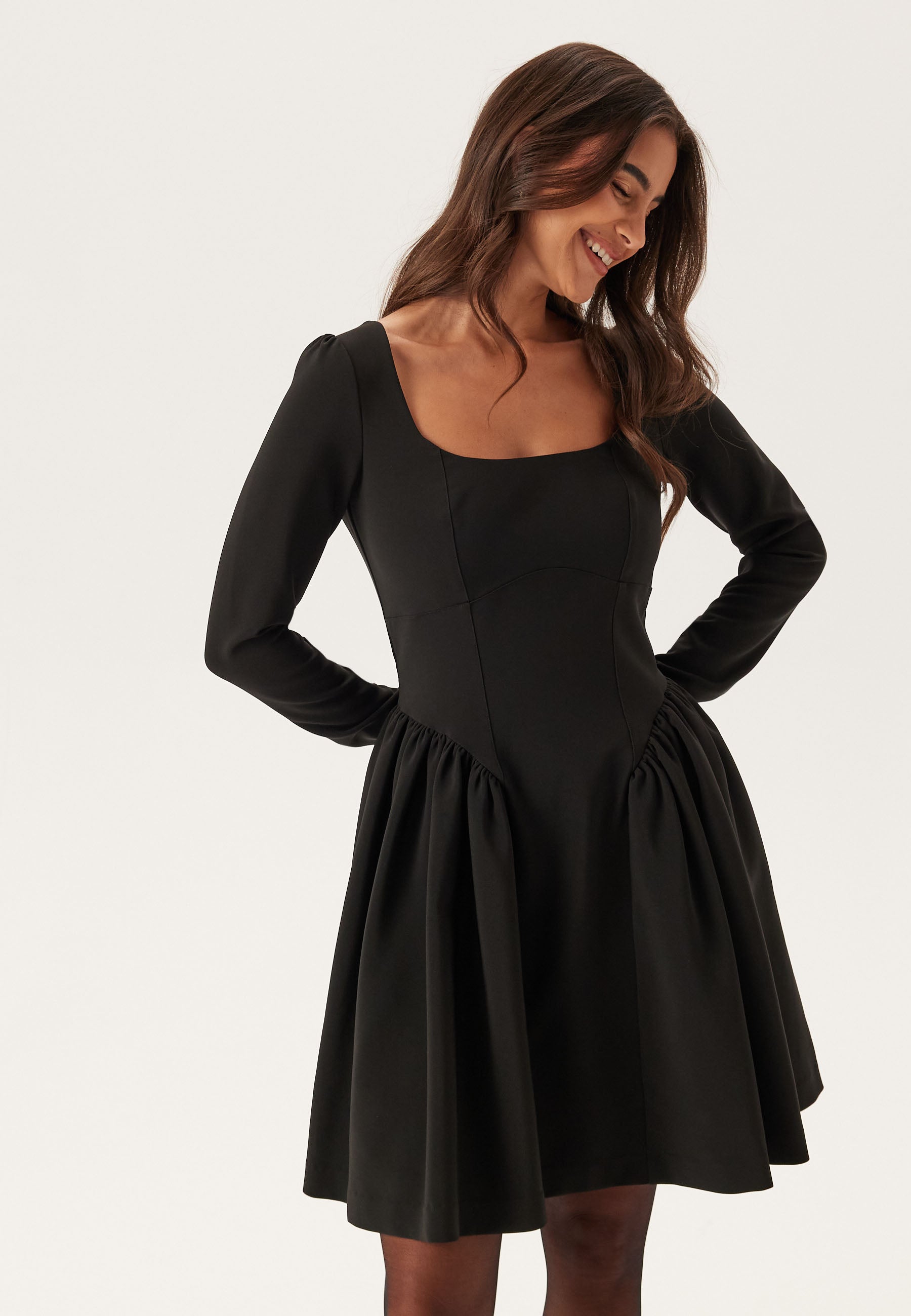 Voluminöser Rock, langärmeliges Minikleid – Clothes | FormaLuxe