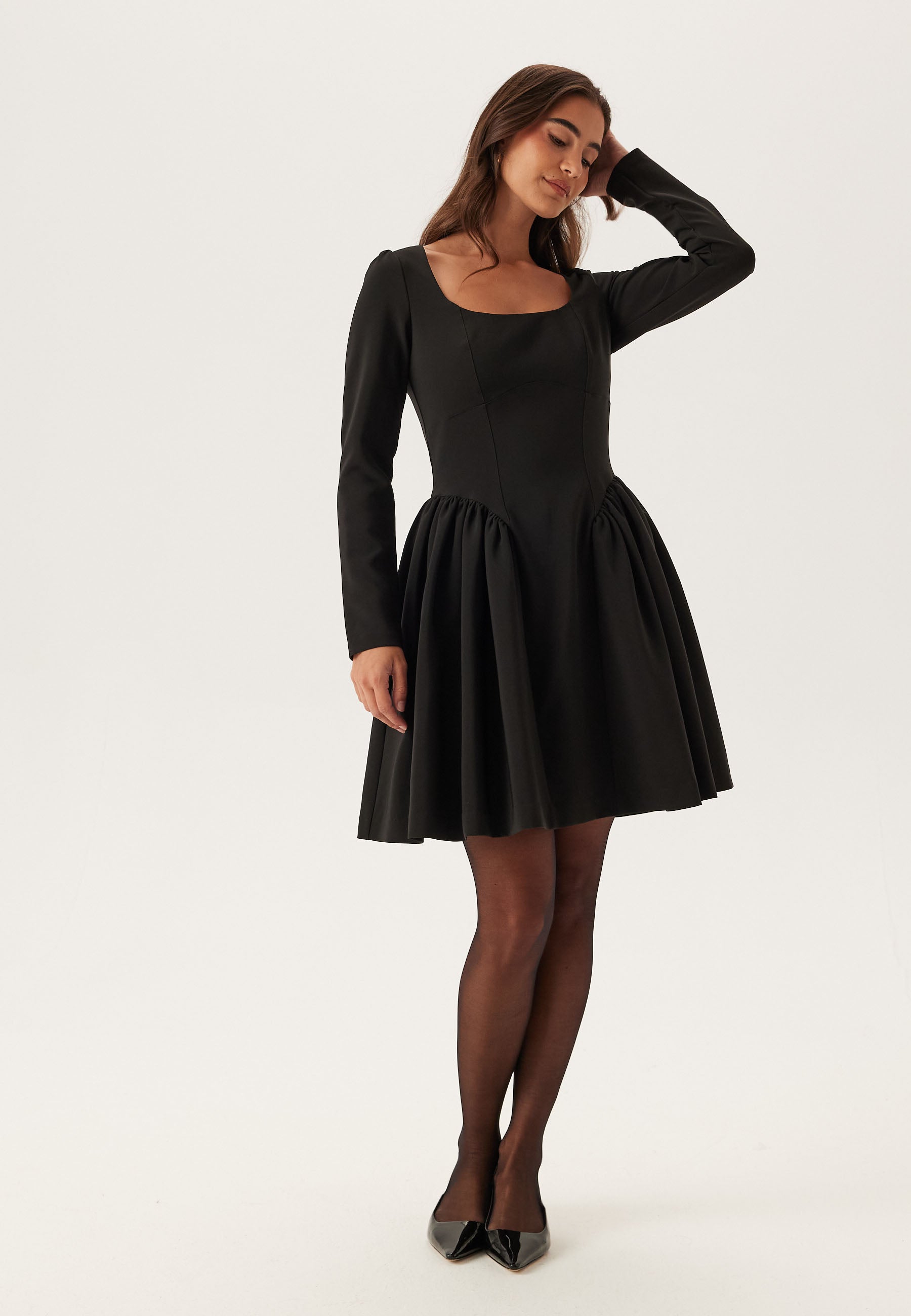 Voluminöser Rock, langärmeliges Minikleid – Clothes | FormaLuxe