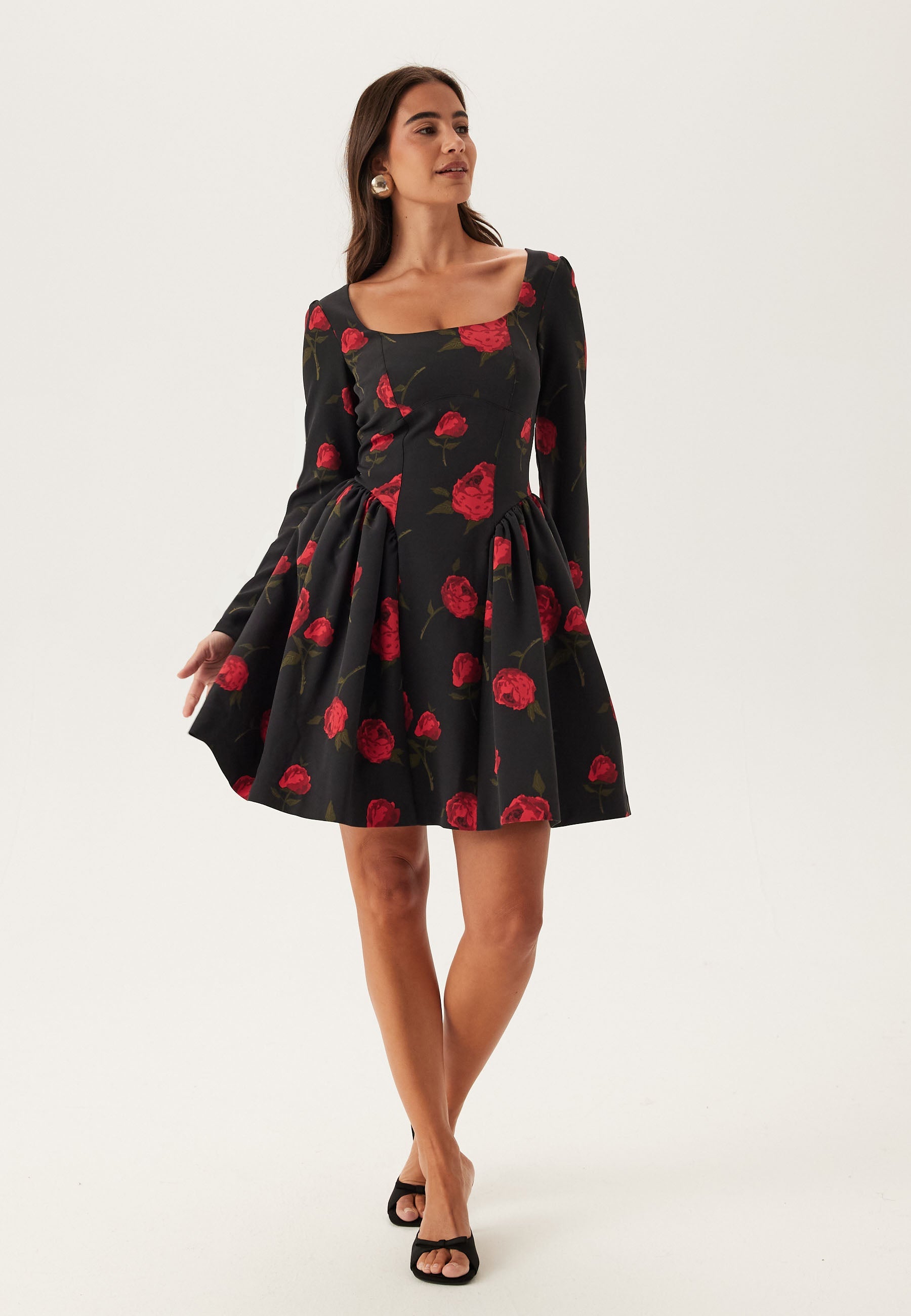 Voluminöser Rock, langärmeliges Minikleid – Clothes | FormaLuxe