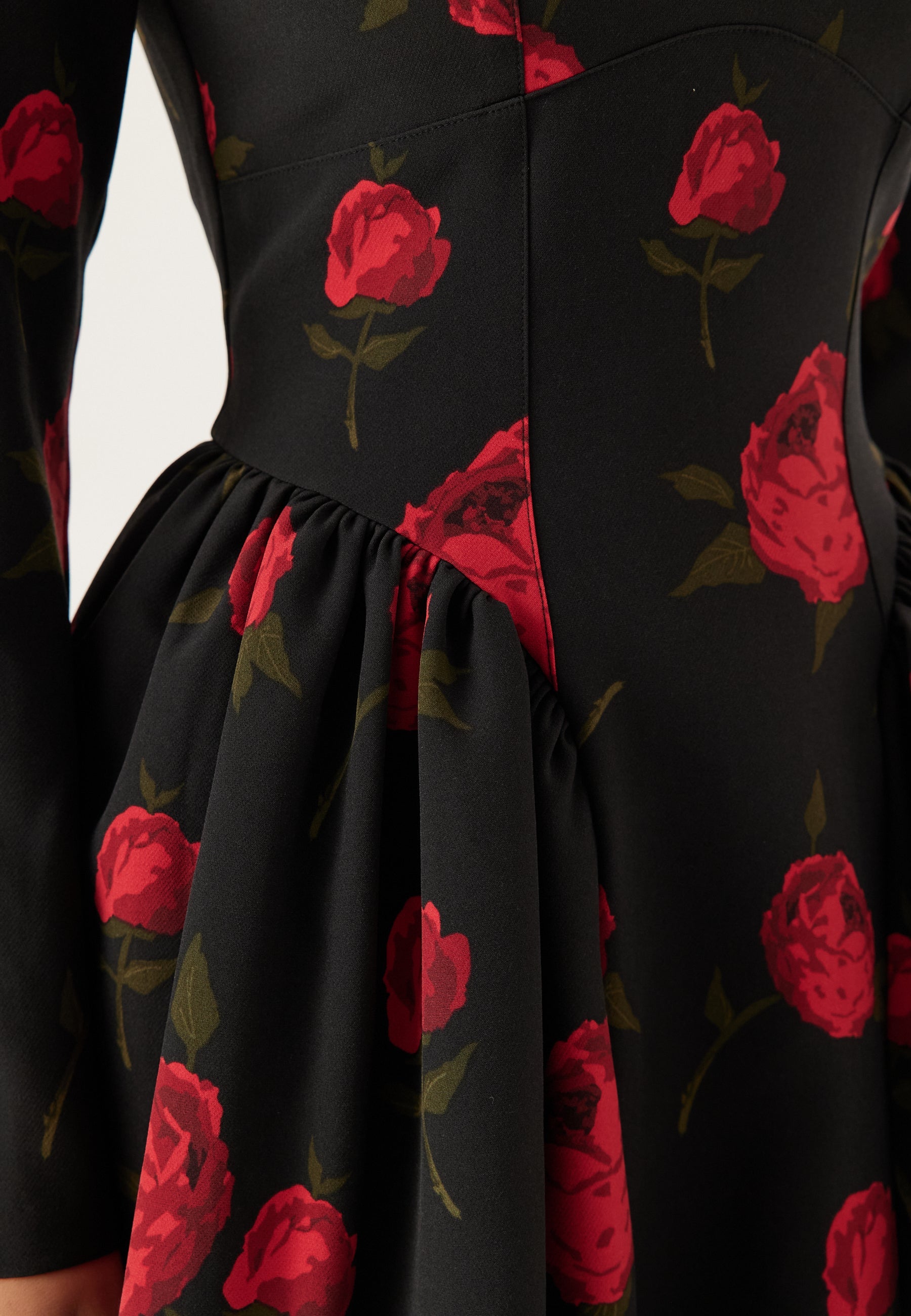 Voluminöser Rock, langärmeliges Minikleid – Clothes | FormaLuxe