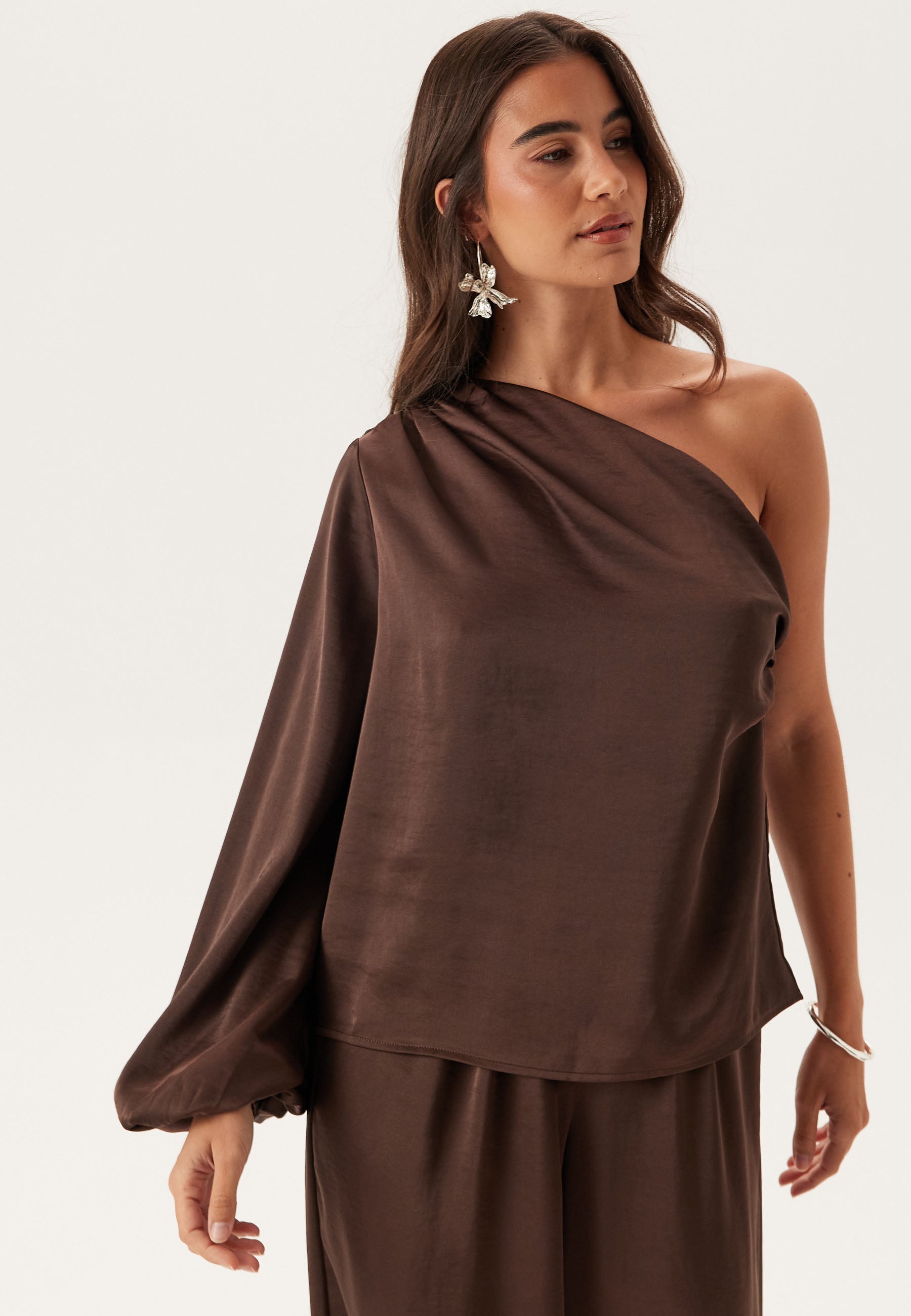 Satin-Bluse mit einem Träger – Clothes | FormaLuxe